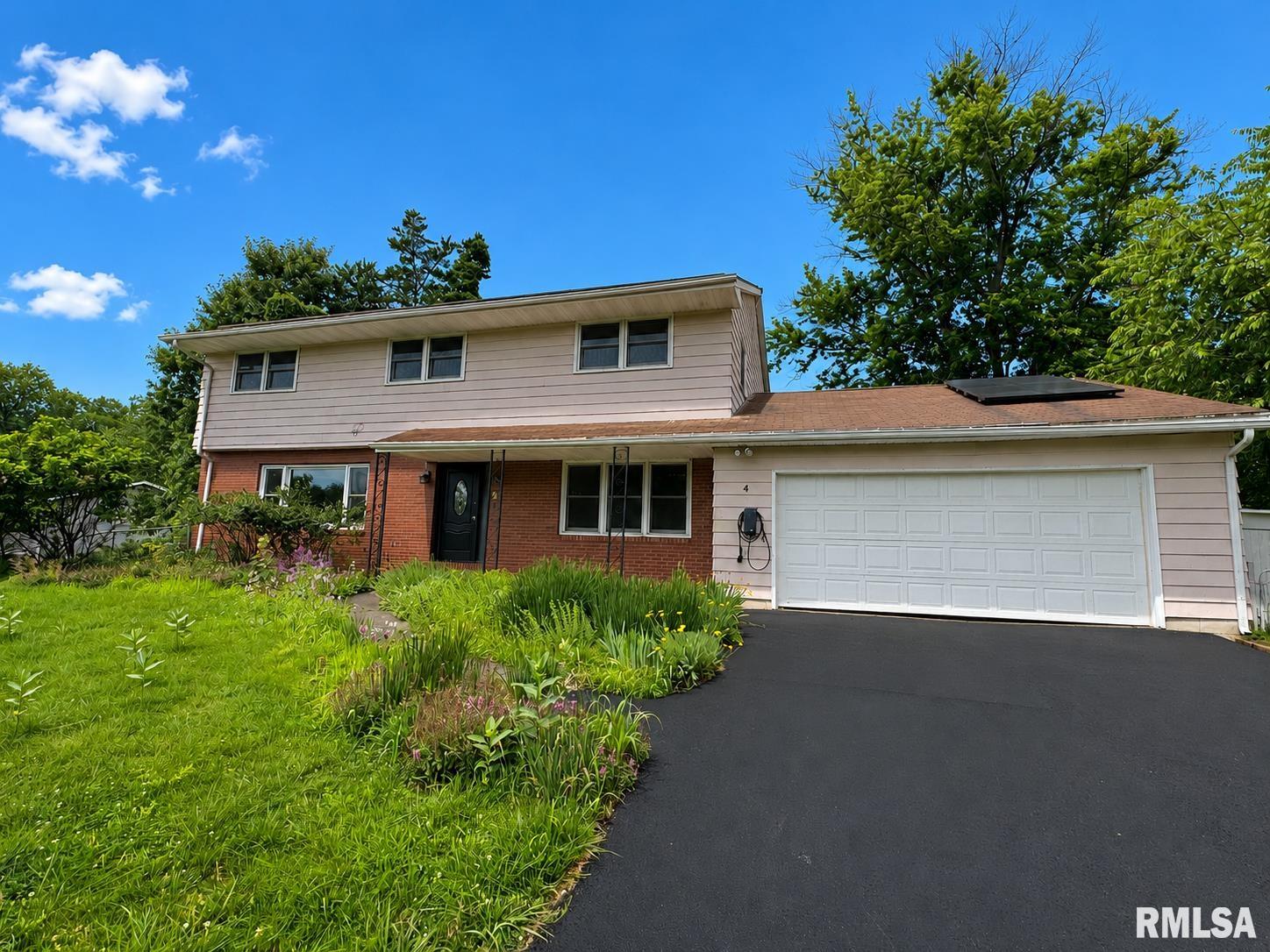 4 WOODLAND Lane Macomb IL