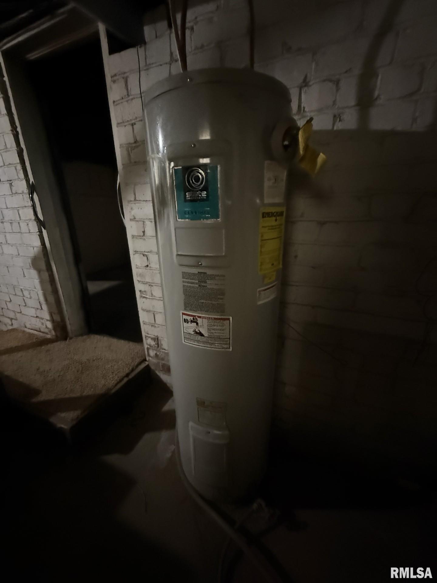 180 E PENN Avenue Roseville IL