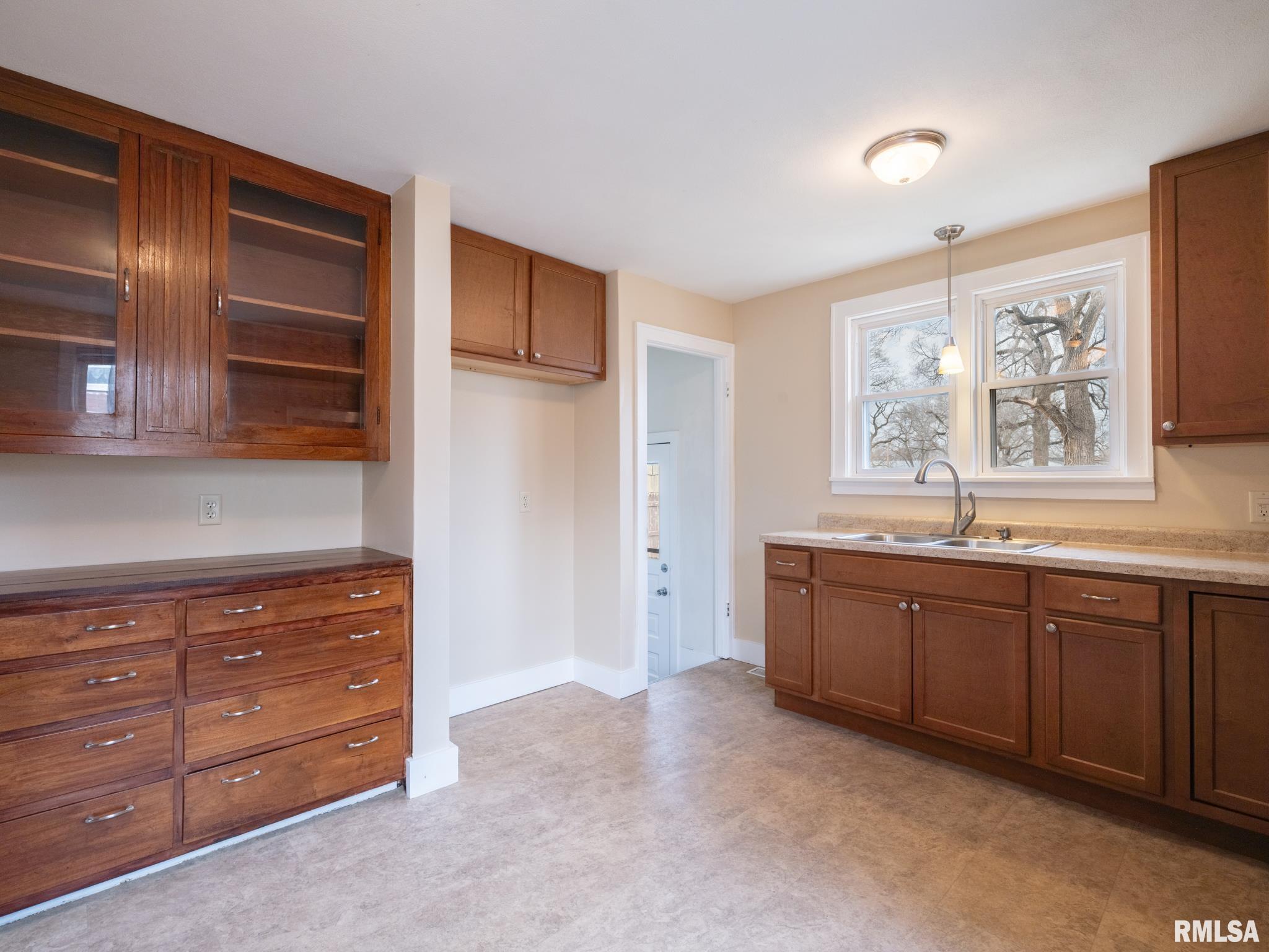 305 WASHINGTON Street Pekin IL