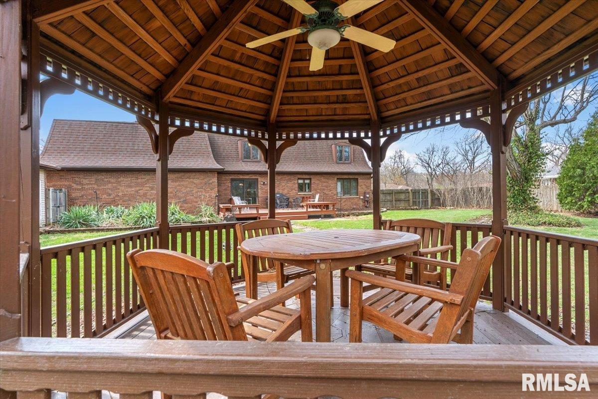 10 Beacon Ridge Drive Springfield IL