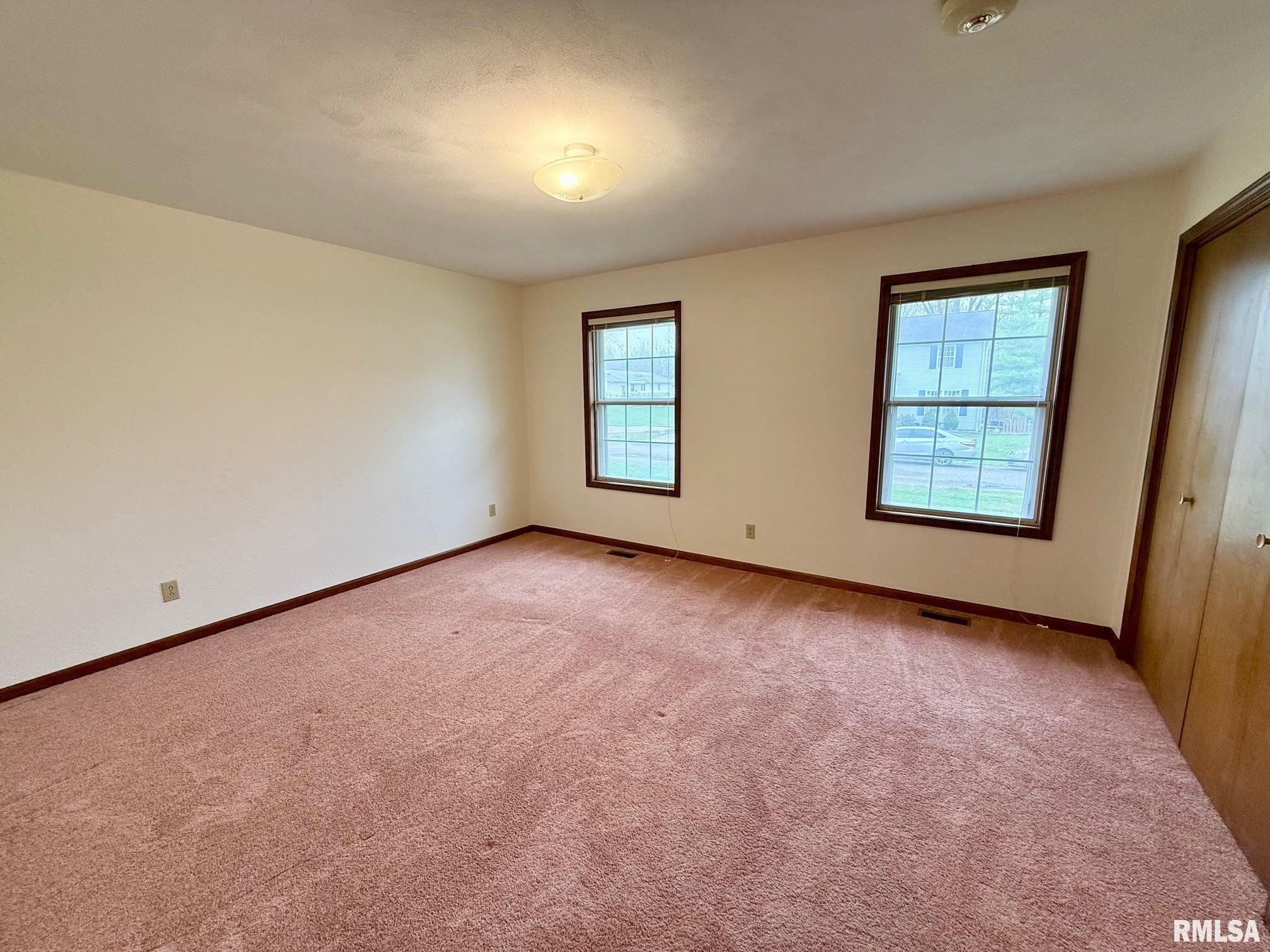 911 W MONROE Street Petersburg IL