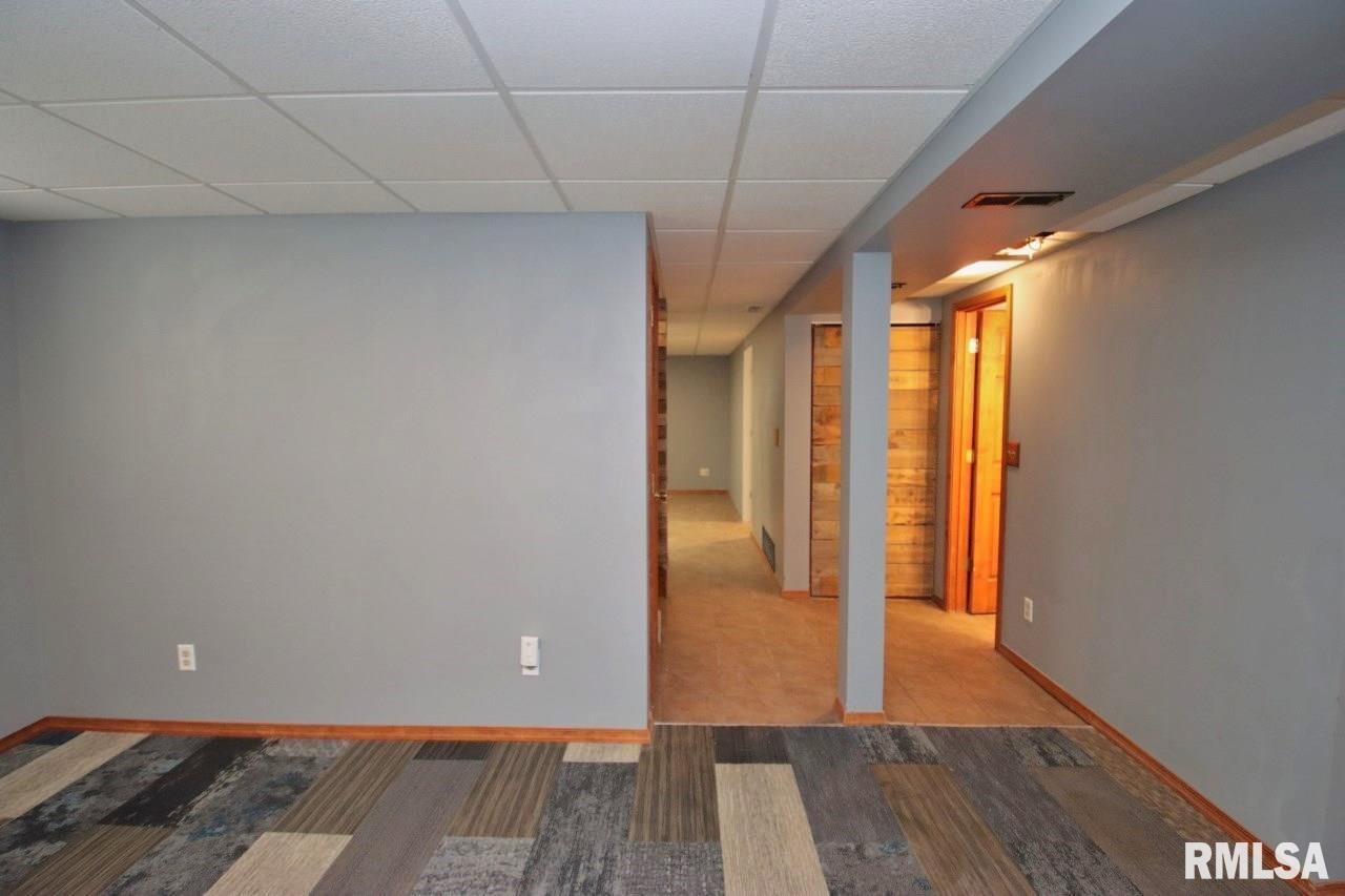 4 PIONEER Court Pekin IL