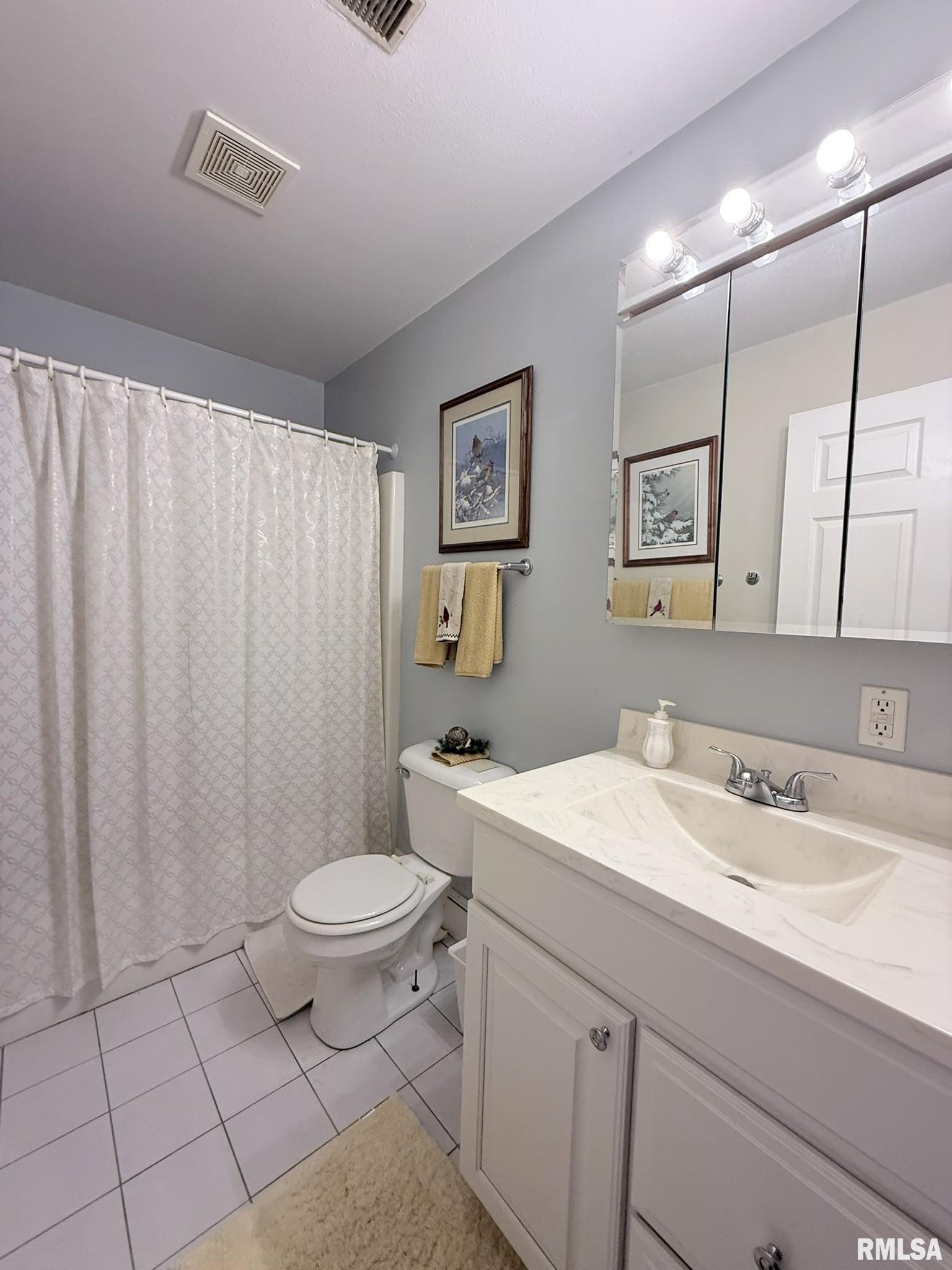 725 E ANN Street Knoxville IL