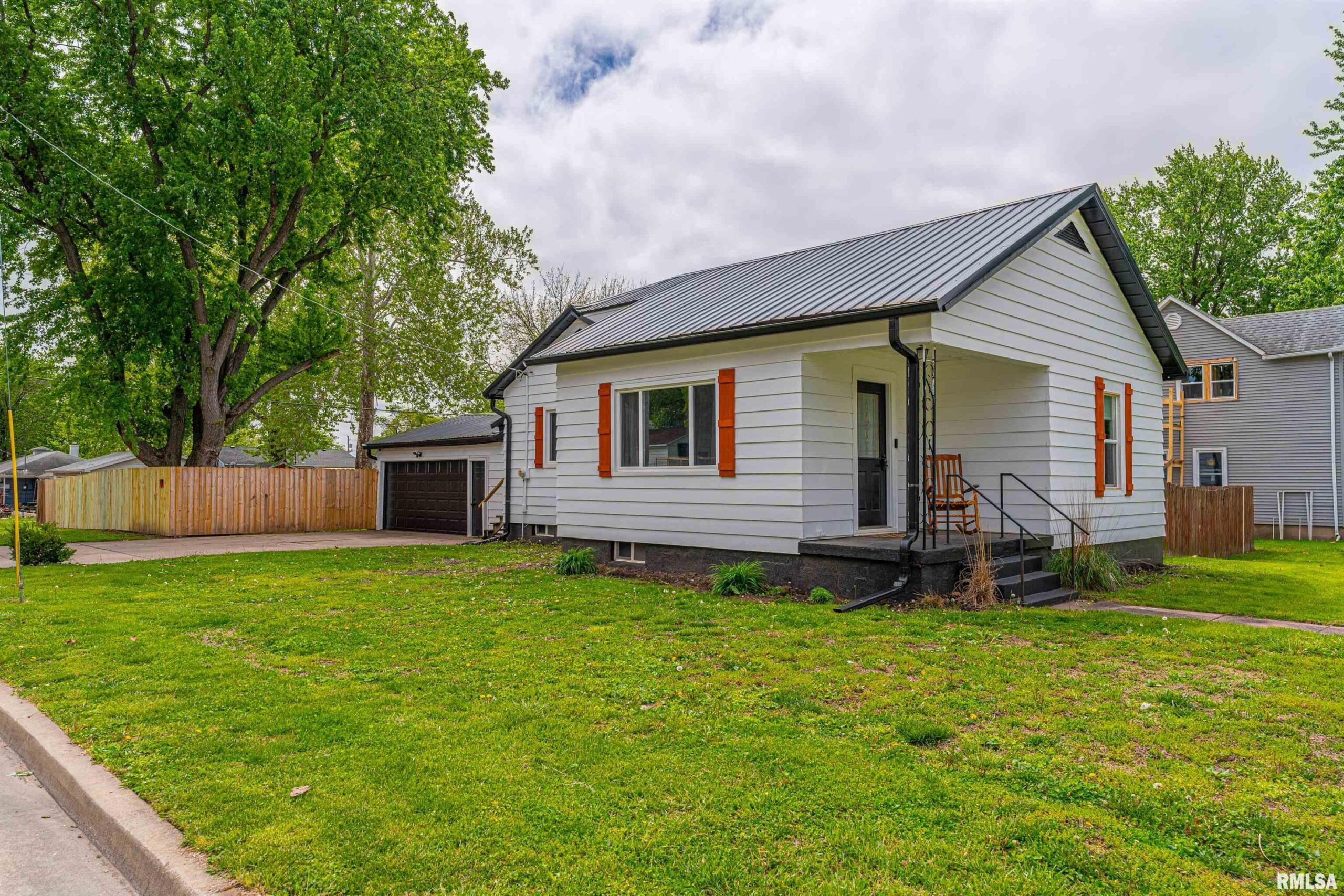 1228 N OTTAWA Street Lincoln IL