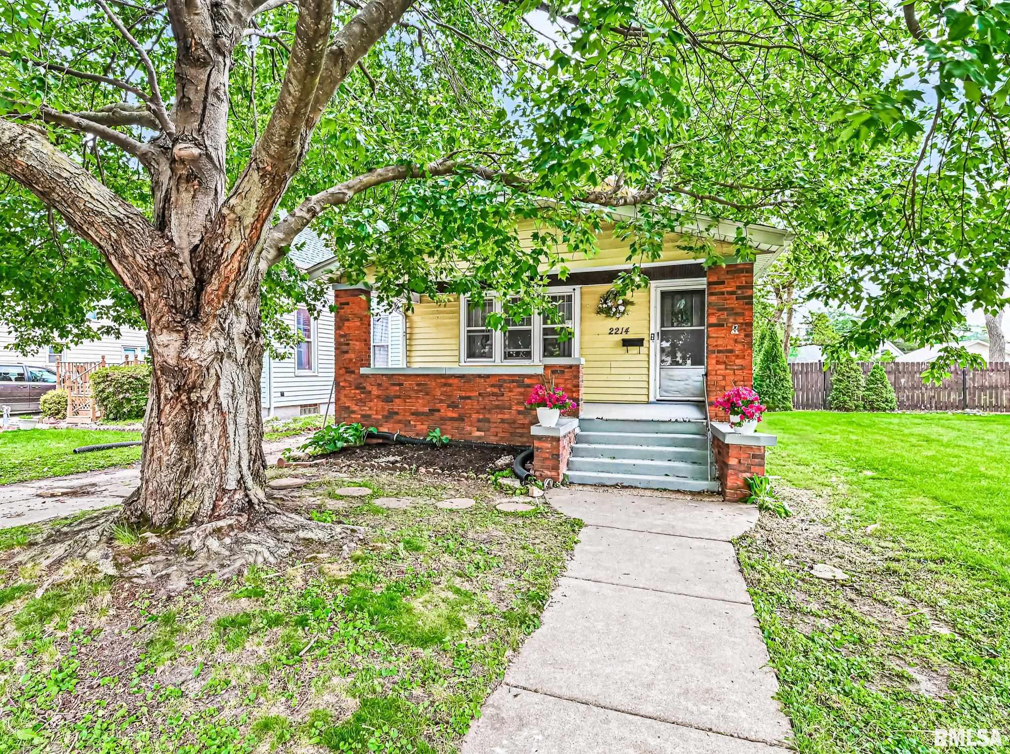 2214 W KELLOGG Avenue West Peoria IL