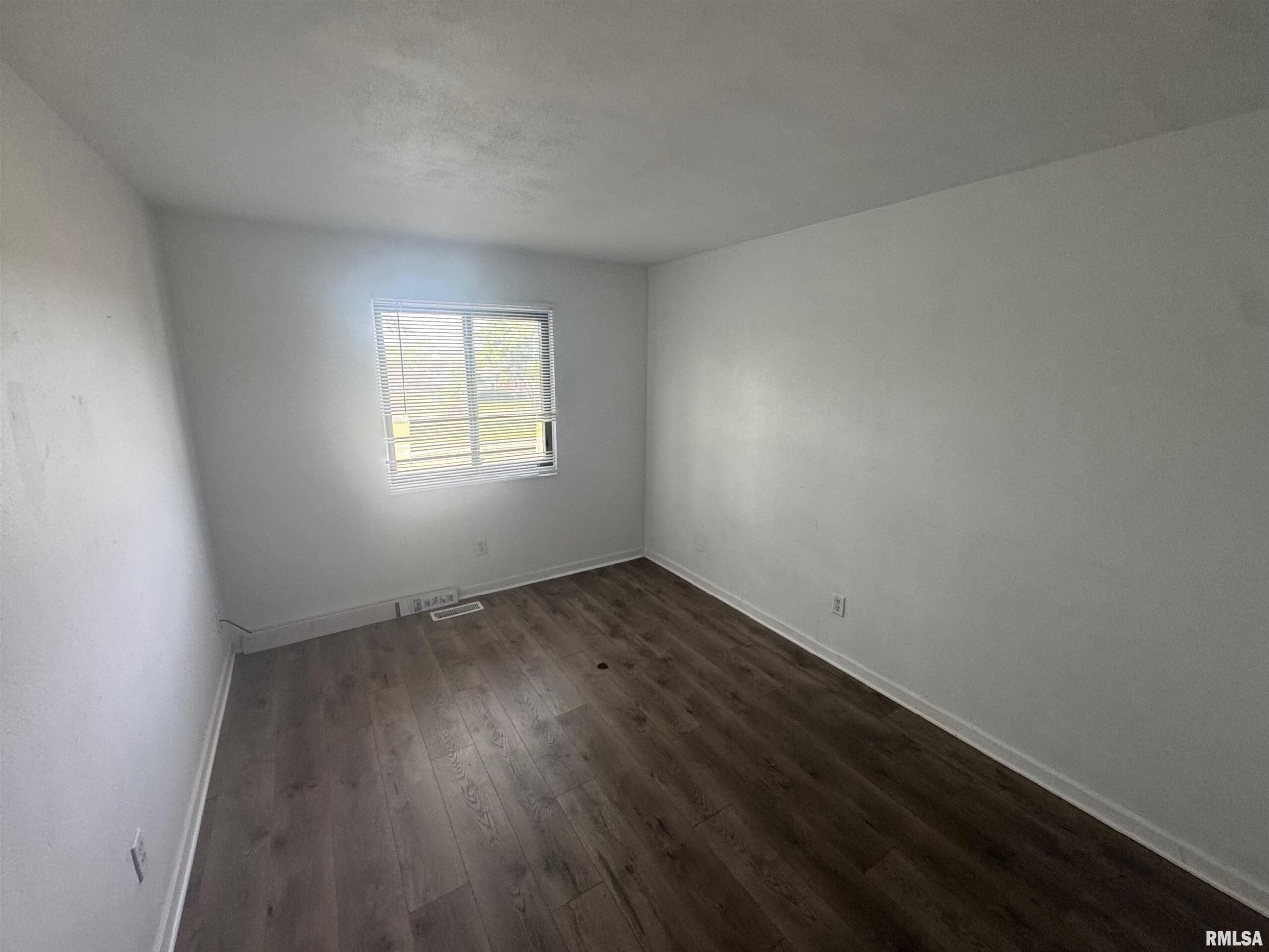 3215 W WILLOW KNOLLS Road Peoria IL