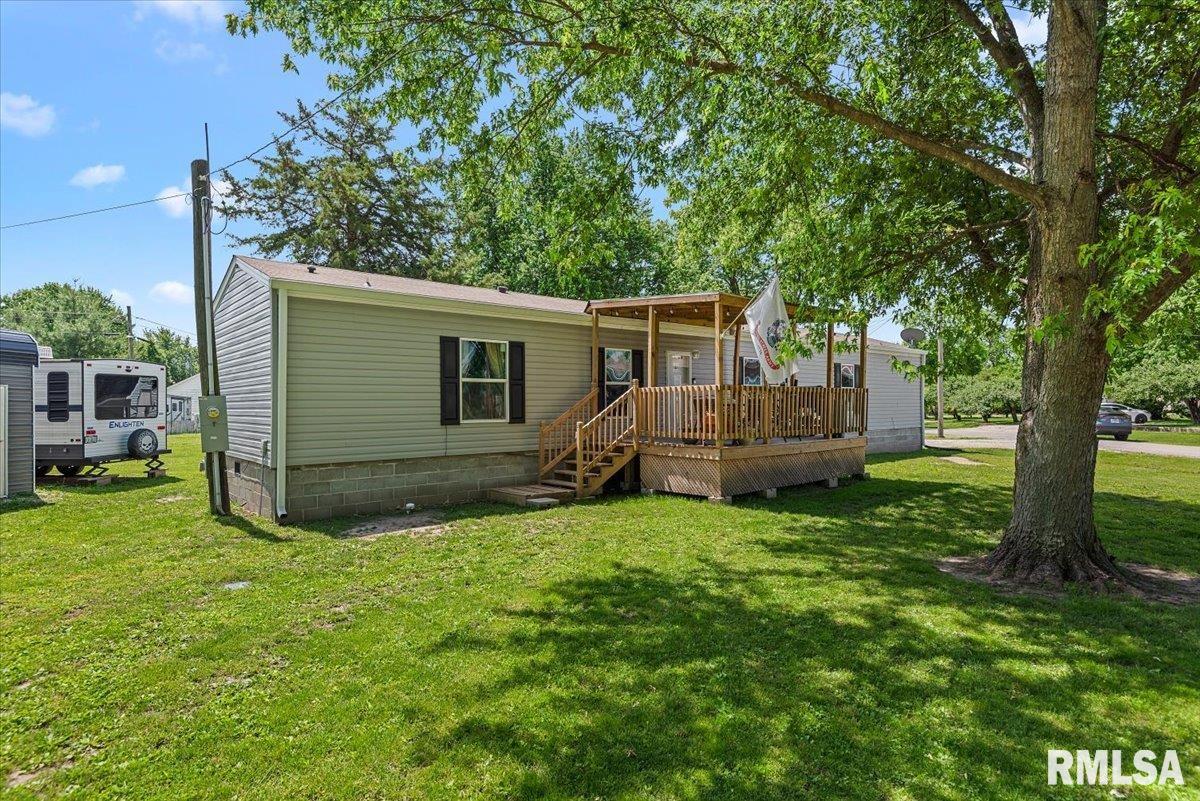 421 W MONROE Street Girard IL