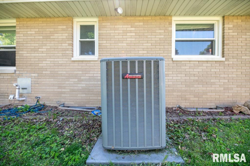 1510 GLENDALE Drive Pekin IL