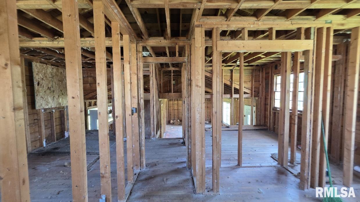 102 S GROVE Street Middletown IL