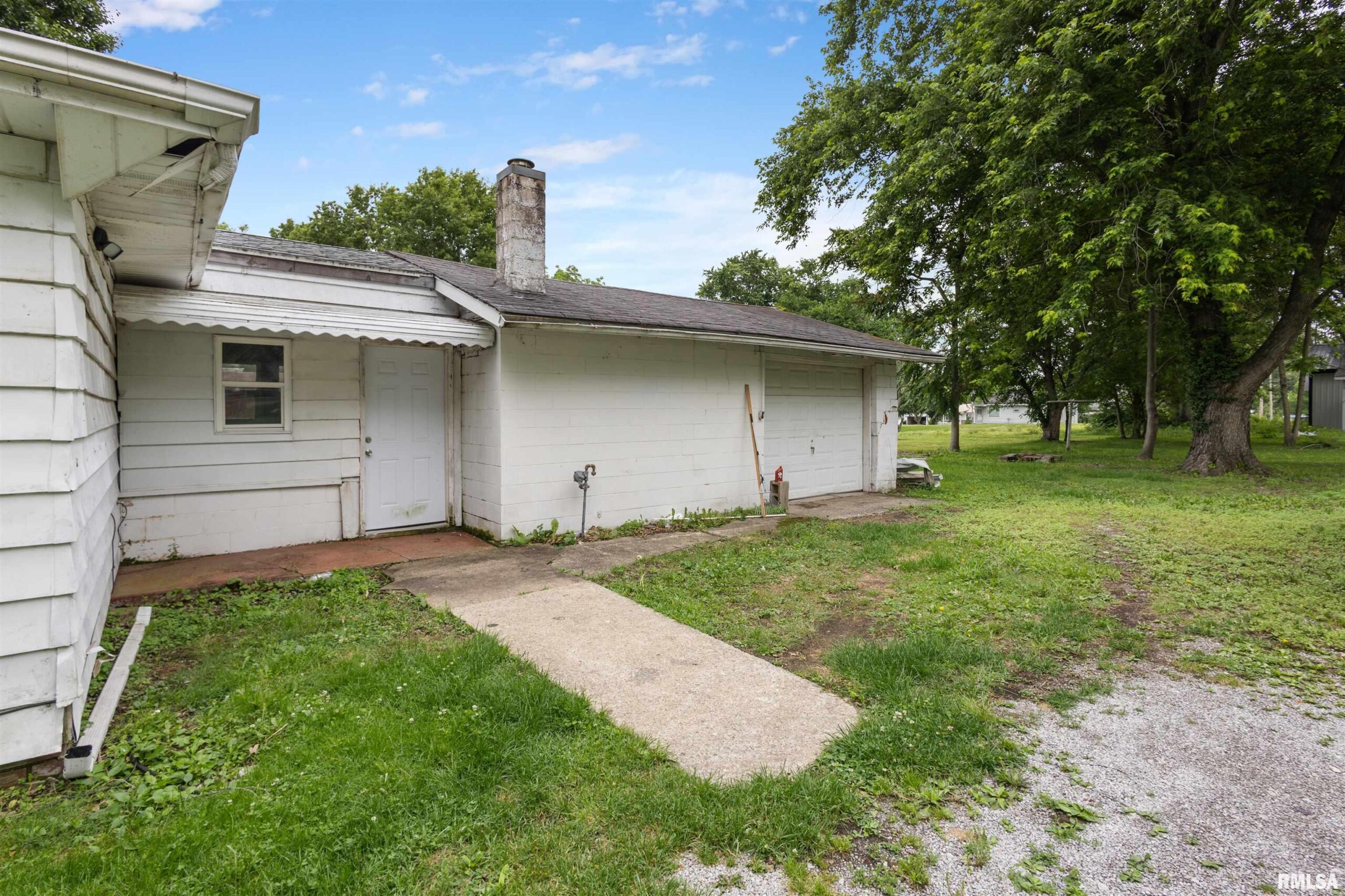 811 N MAIN Street Carrier Mills IL