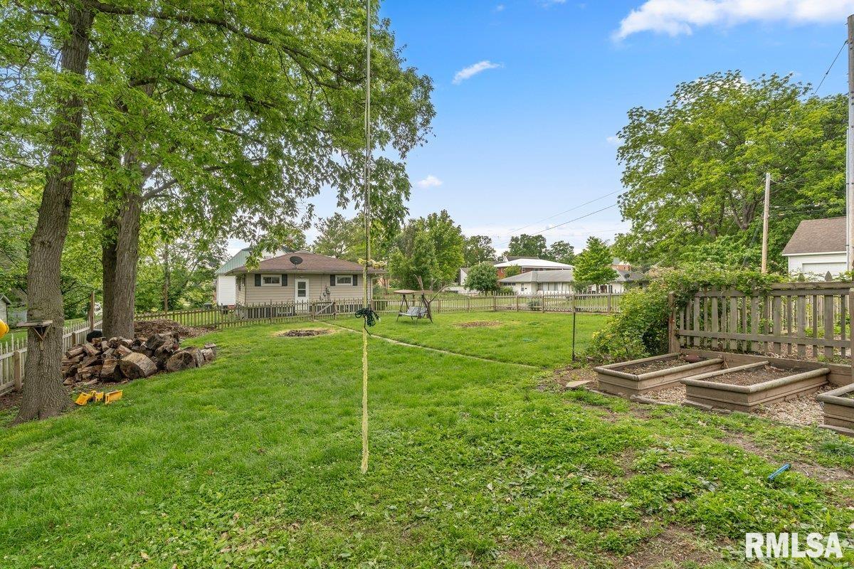 305 S EAST Street Carlinville IL