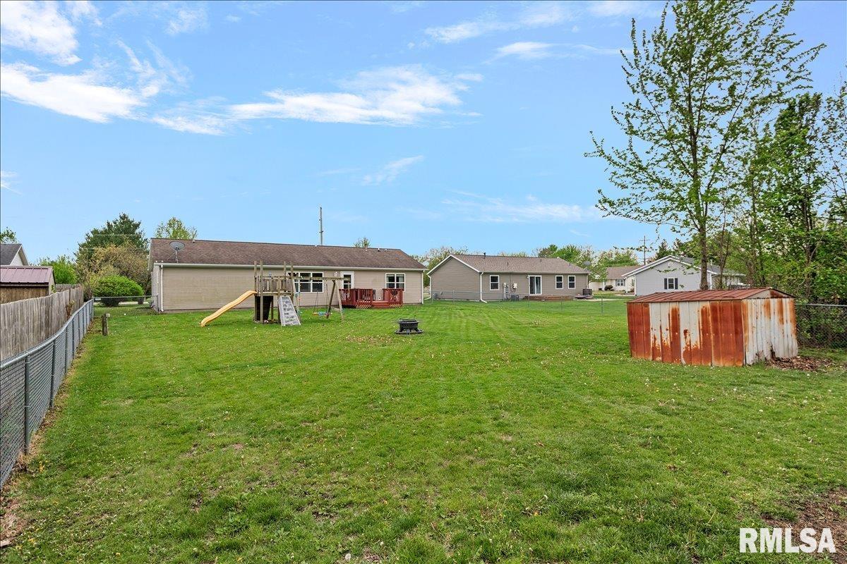 301 E Buttercup Drive Athens IL