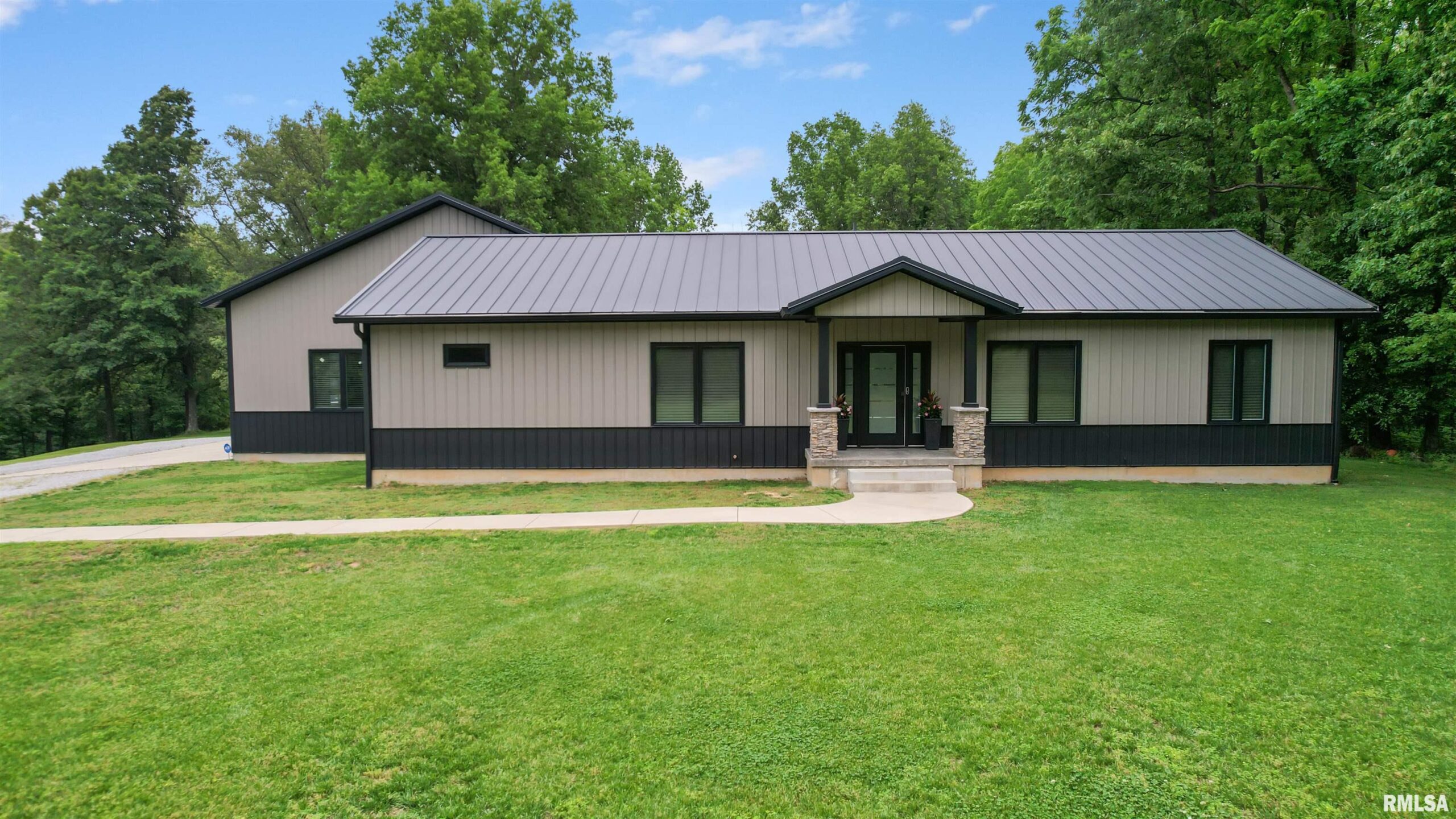 11323 LINN Road Benton IL