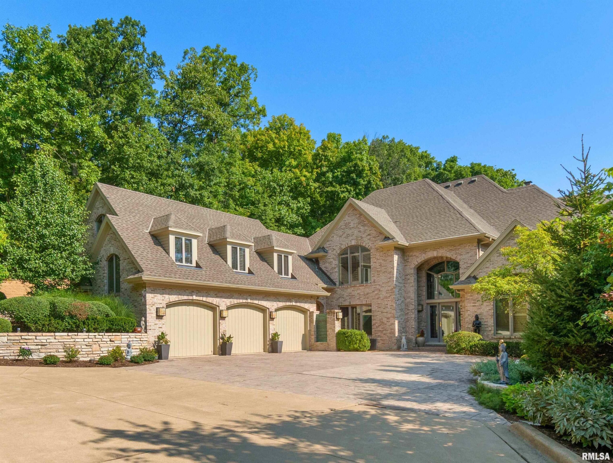 200 W RAVINWOODS Road Peoria IL