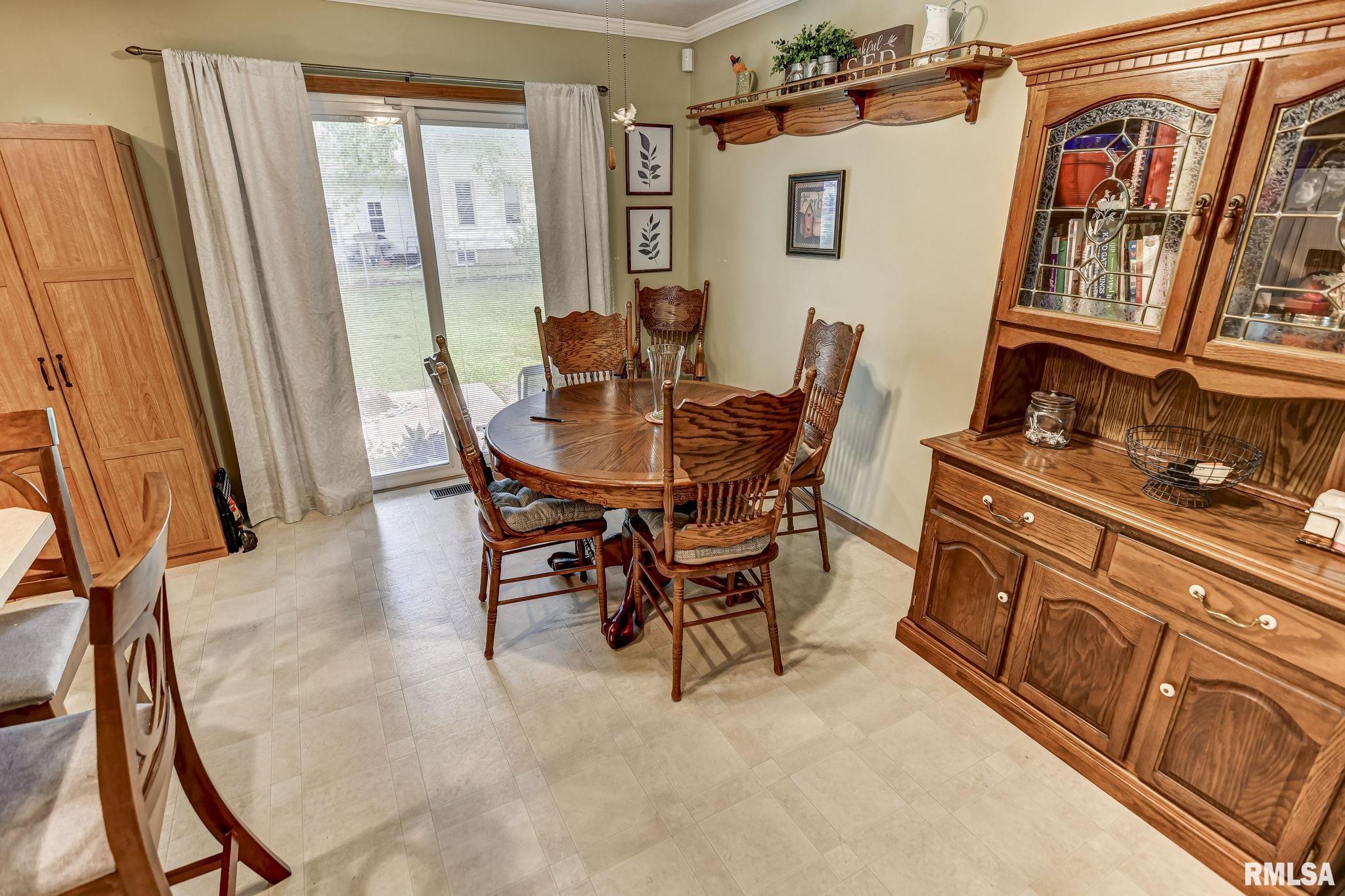 701 E Esther Street Taylorville IL