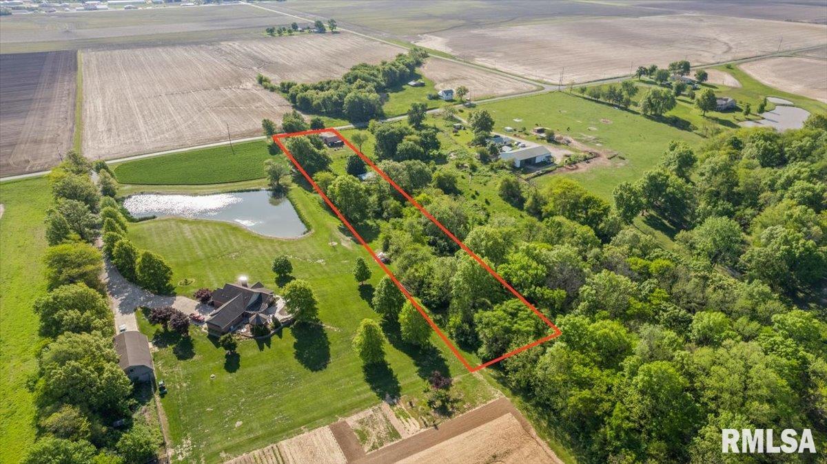 1367 N 1025 E Road Taylorville IL