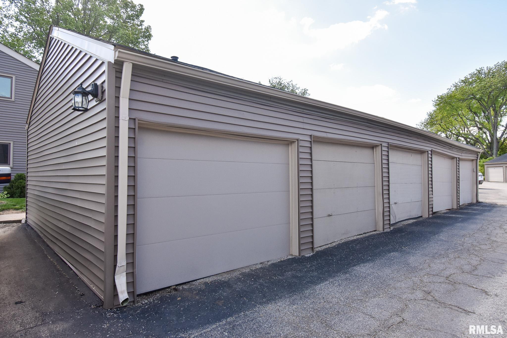 5818 N OLD HICKORY Lane Peoria IL
