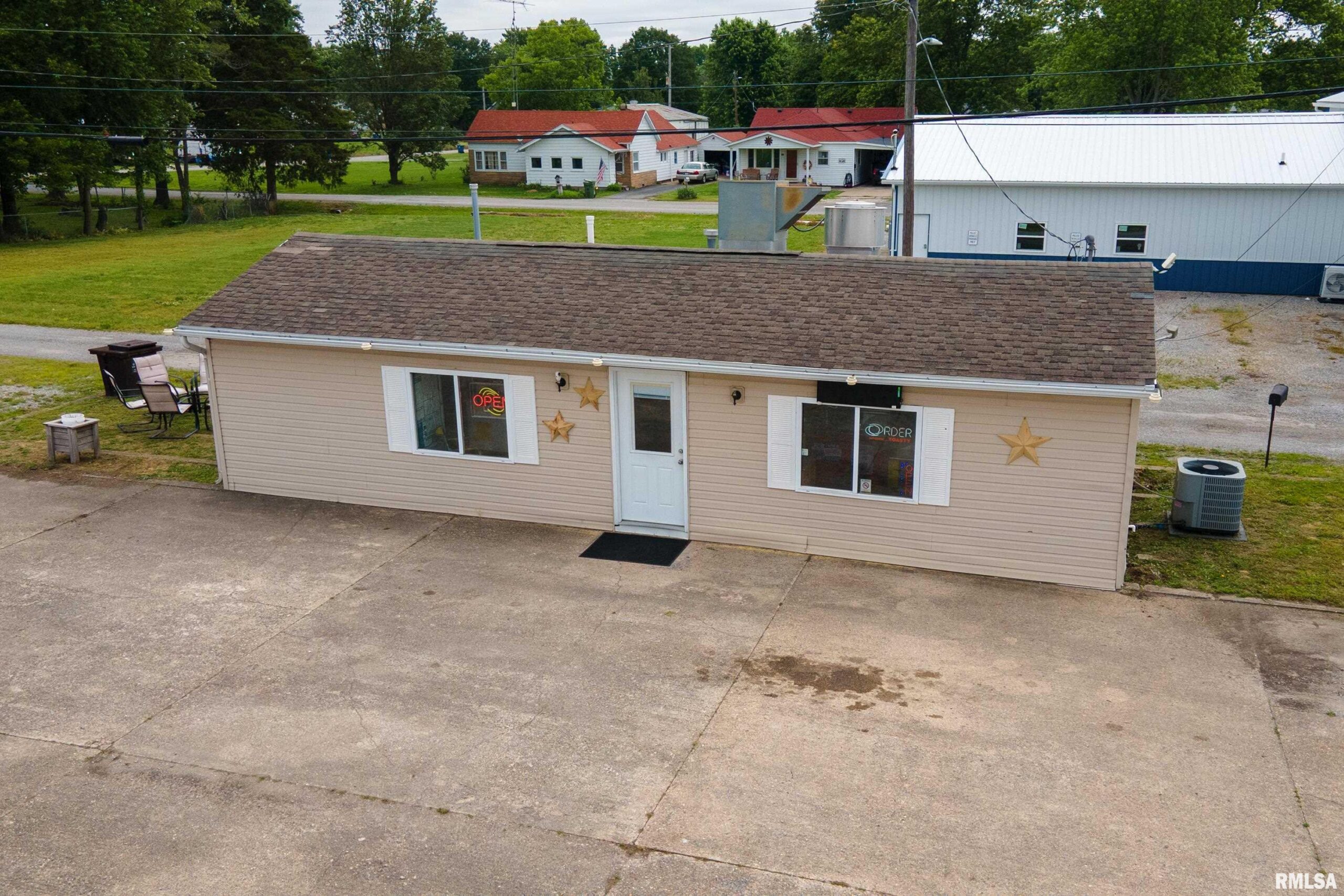 108 N 4TH Street Elkville IL