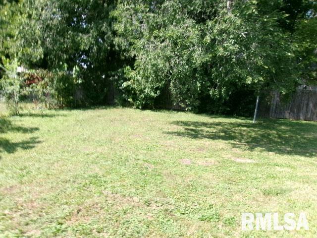 100 W MAIN Street Ellisville IL