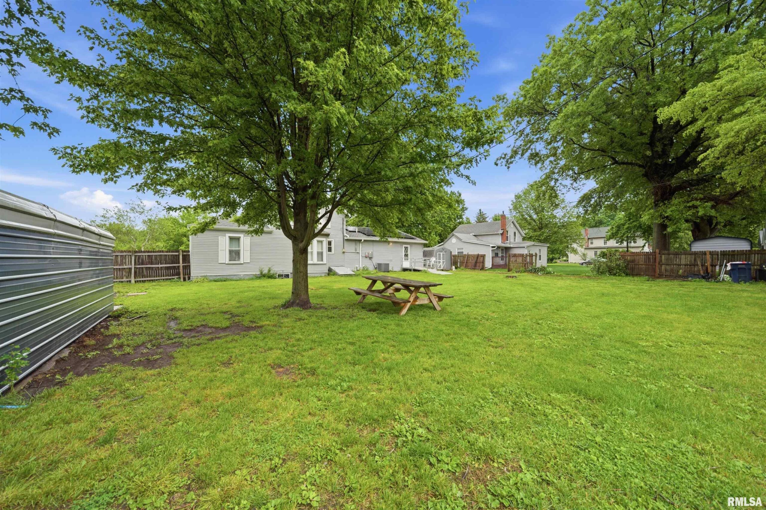 806 W 4TH Street Delavan IL