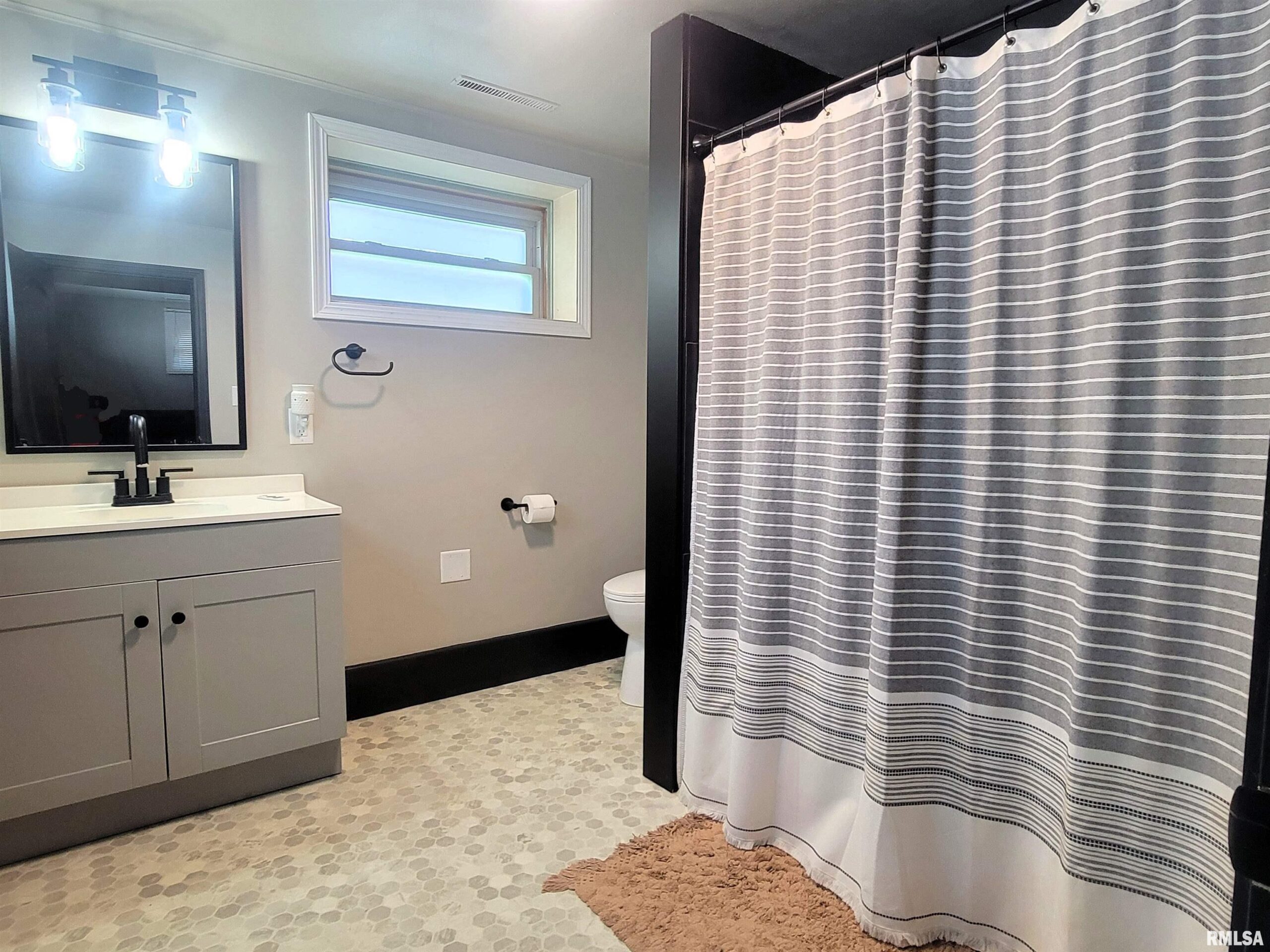 2217 CRESTVIEW Drive Pekin IL