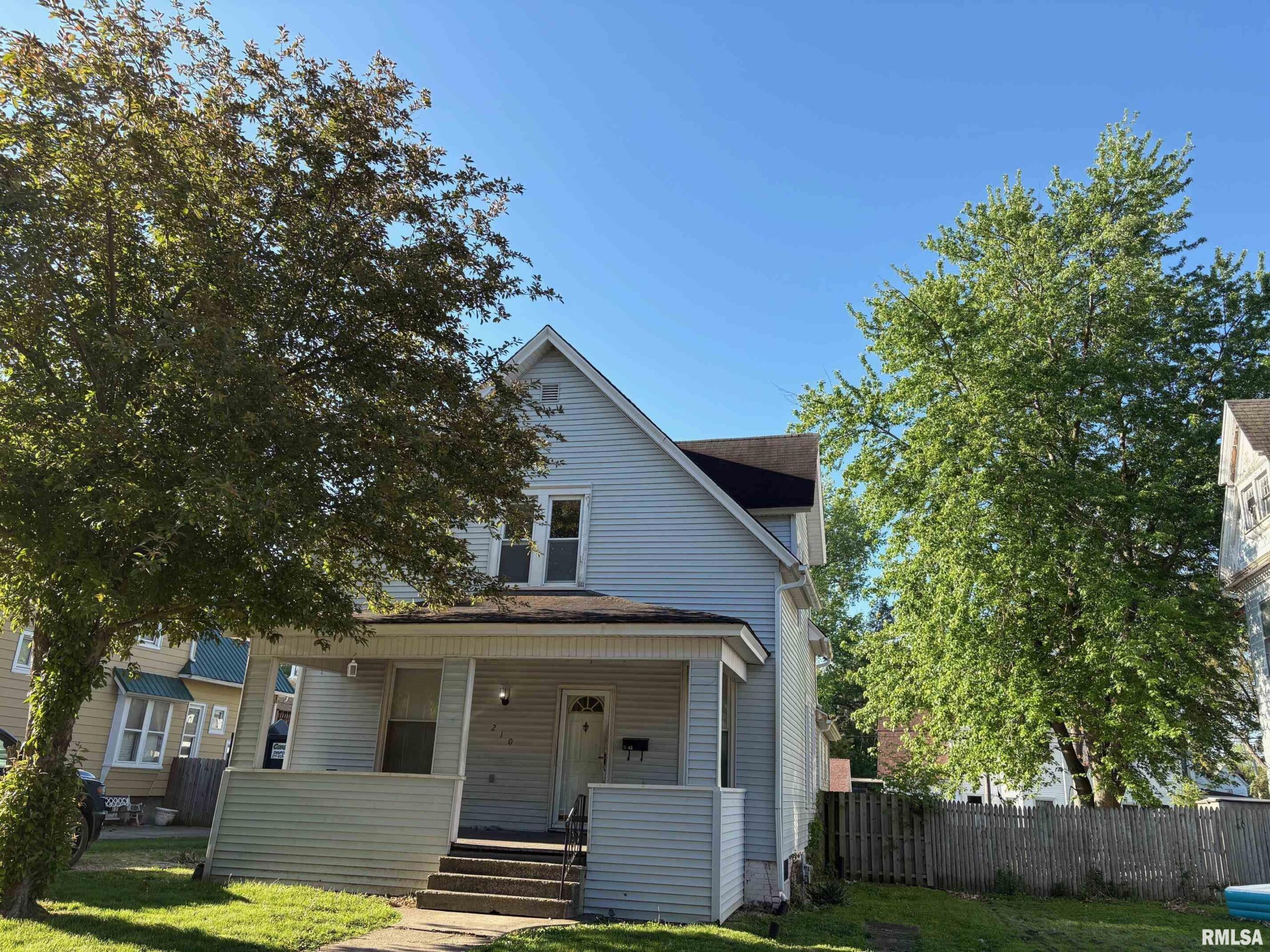 210 E ADAMS Street Taylorville IL