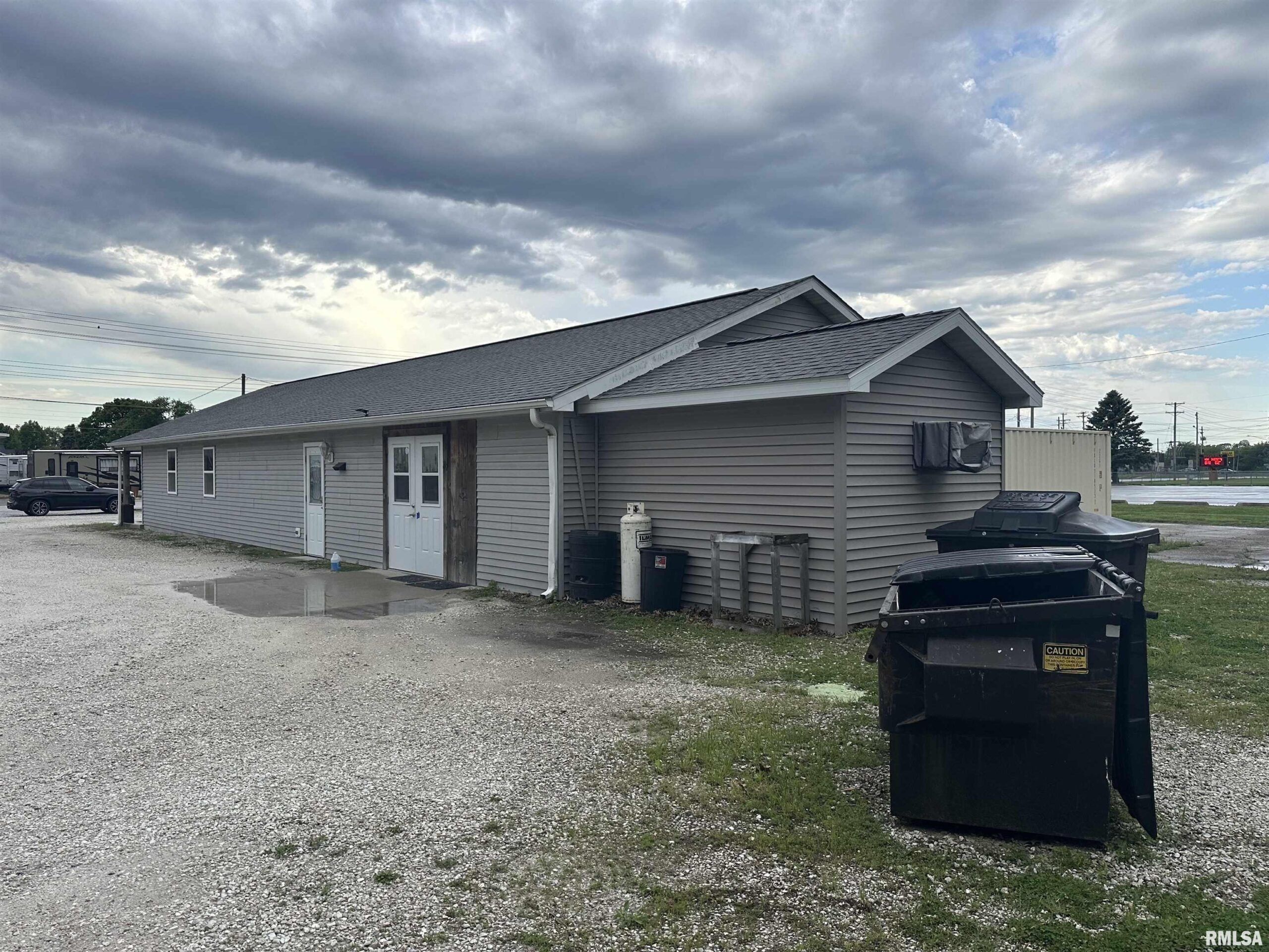 445 W ELM Street Waverly IL
