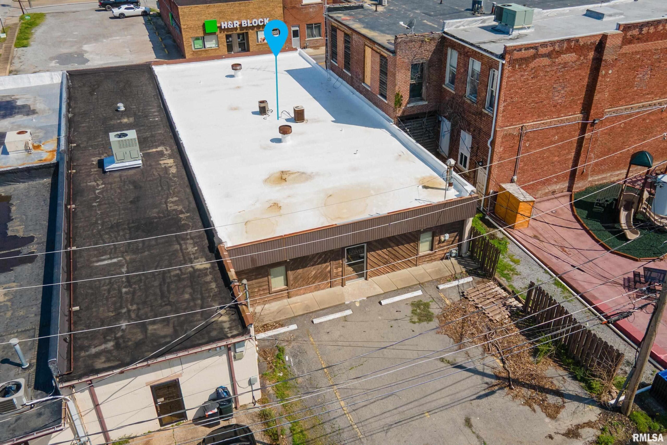 104 W MAIN Street Benton IL