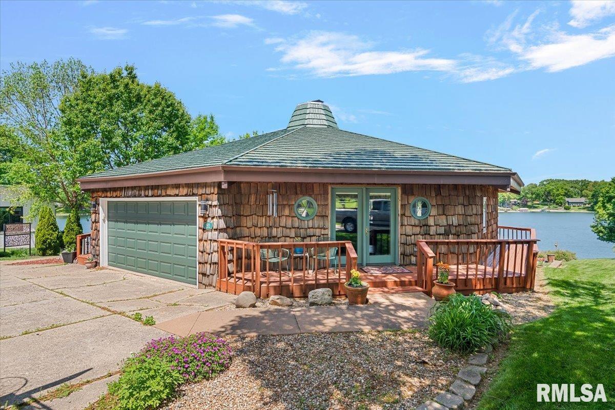 825 POPLAR Drive Petersburg IL