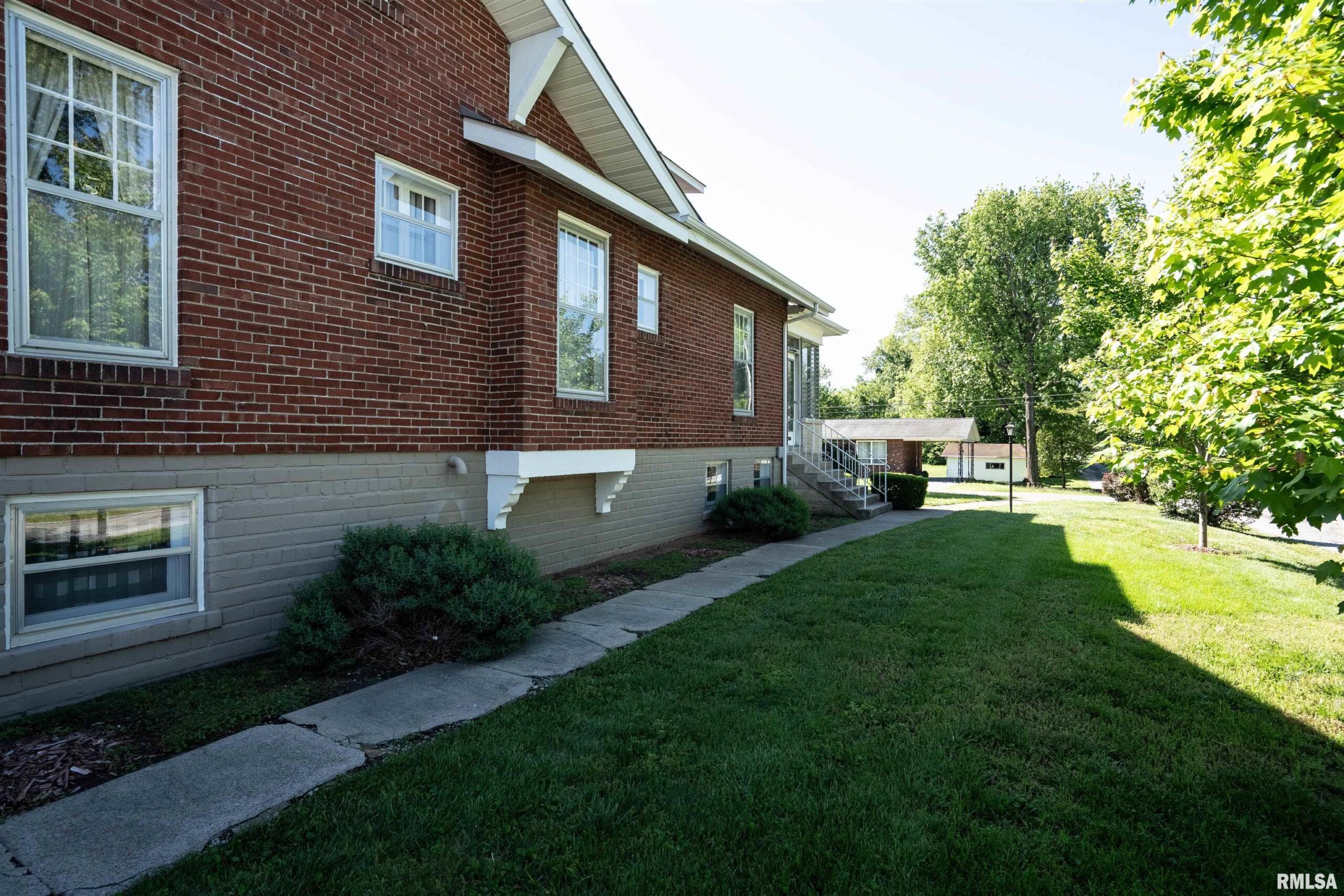 218 E ROOSEVELT Avenue Duquoin IL
