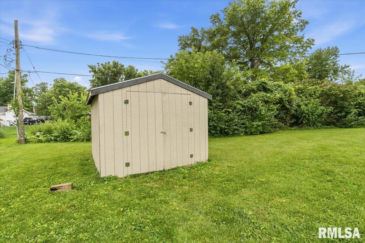 1600 E WALNUT Street Chatham IL