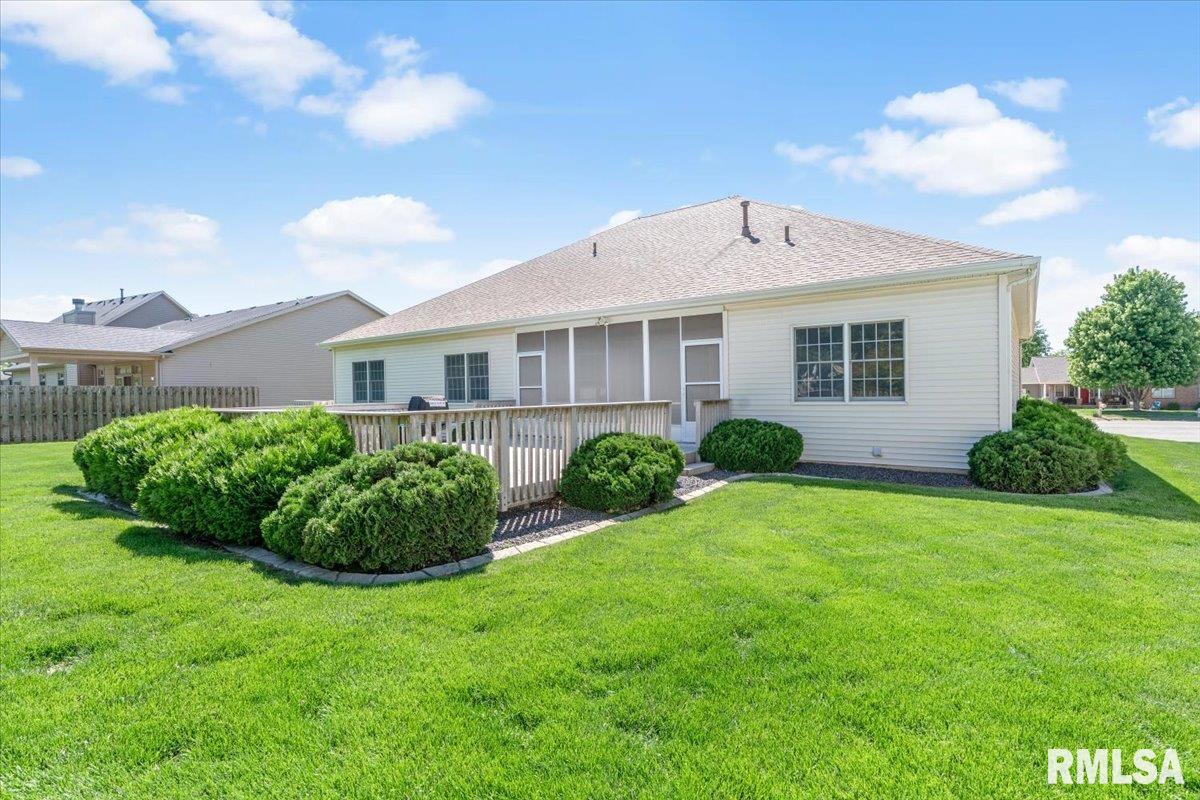 114 HEATHERSTONE Drive Chatham IL
