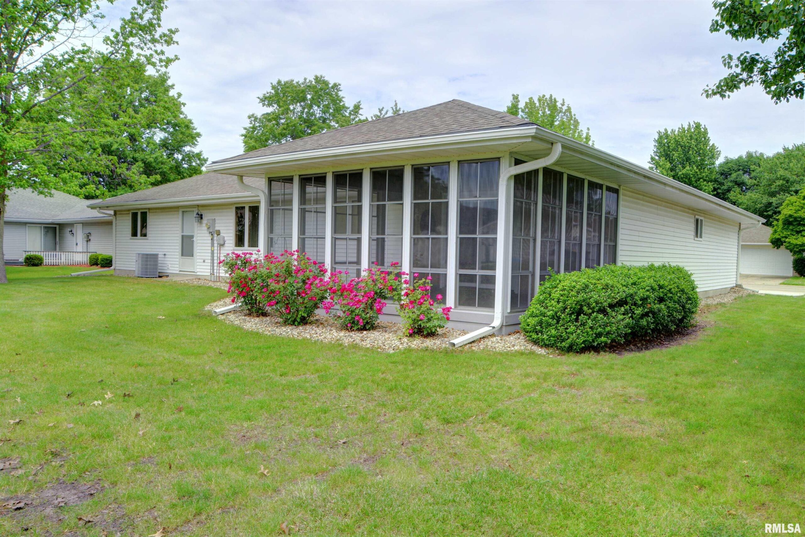 225 PINECREST Drive Macomb IL
