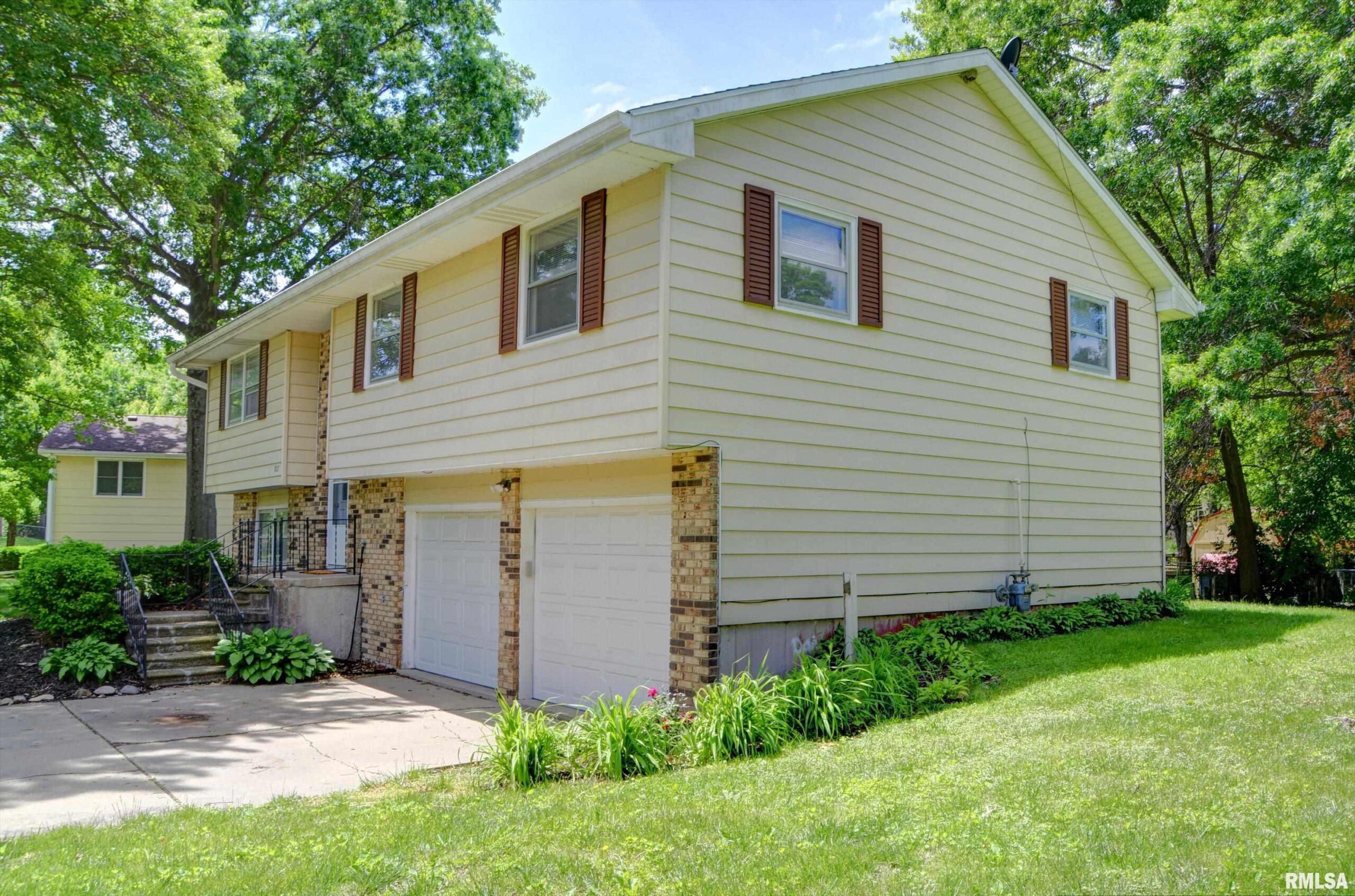 807 MEADOW Drive Macomb IL
