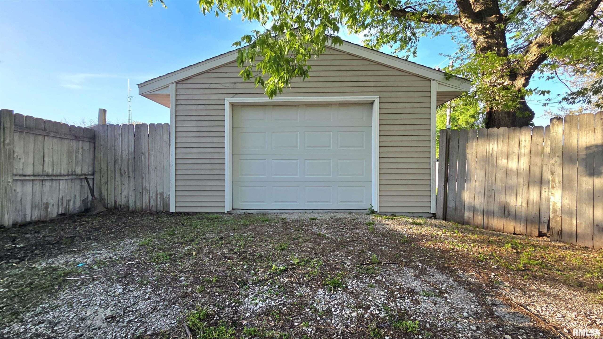 114 E Ebony Street Thayer IL