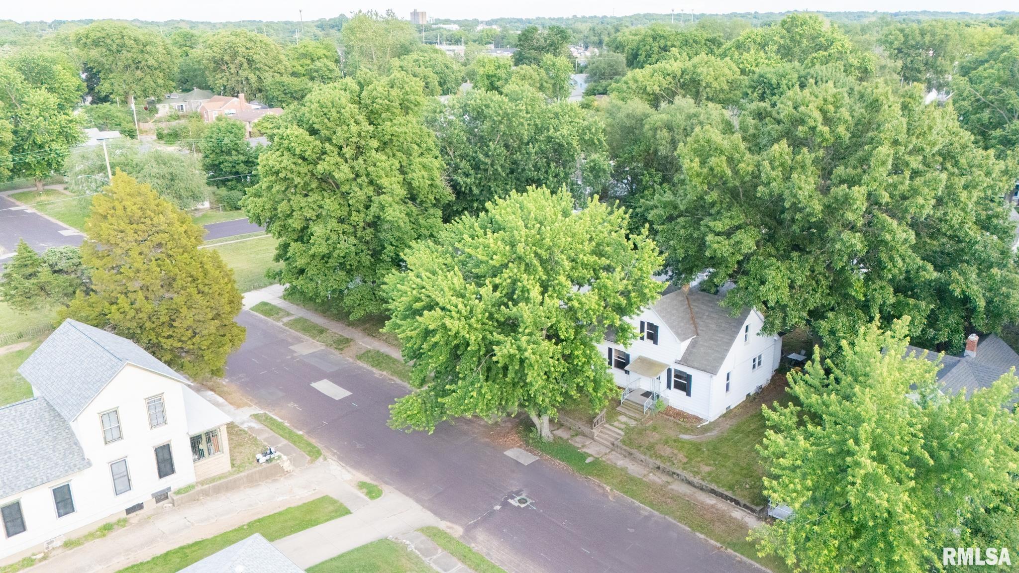 1306 CATHERINE Street Pekin IL