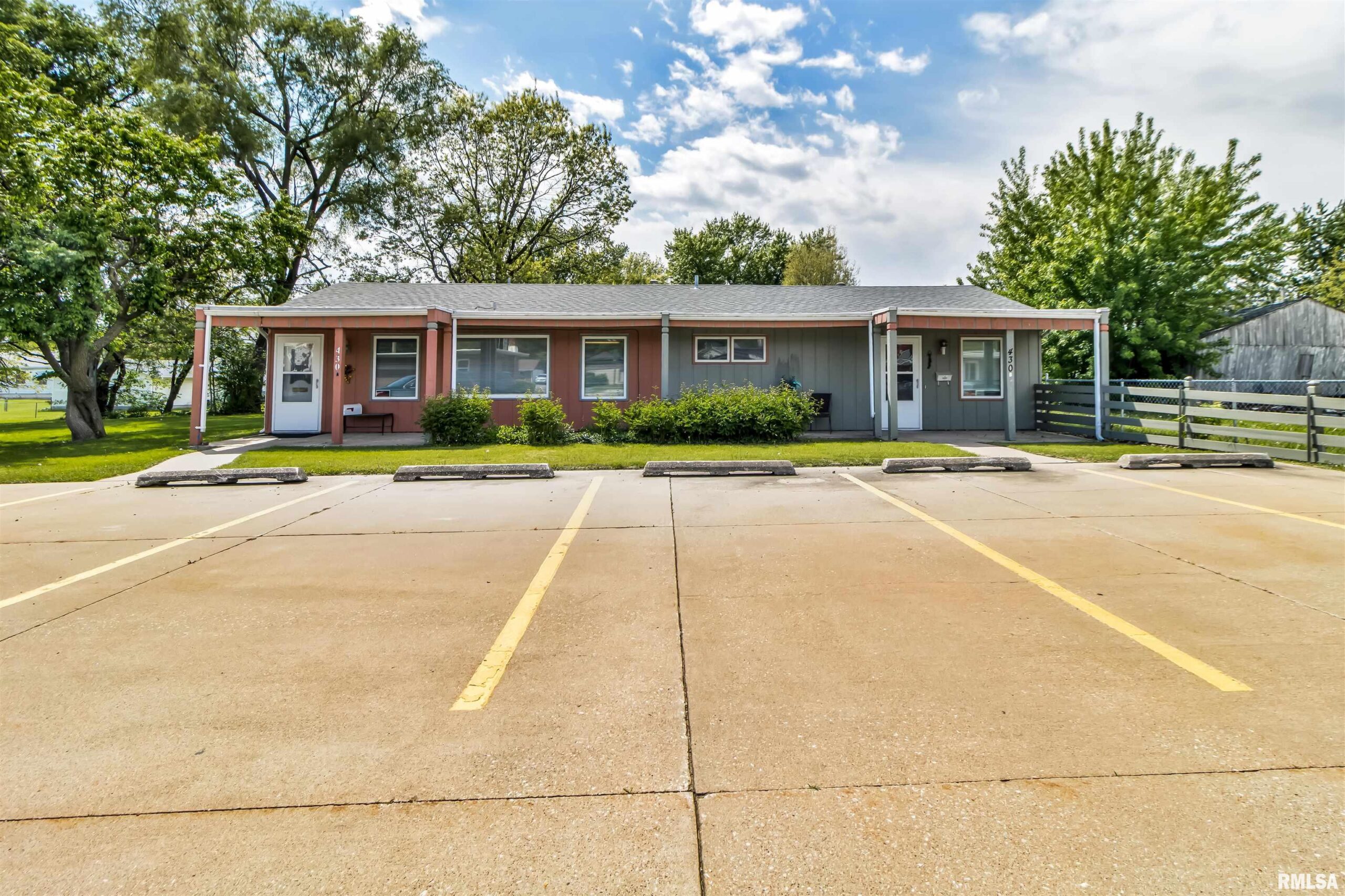 430 N HENDERSON Street Galesburg IL