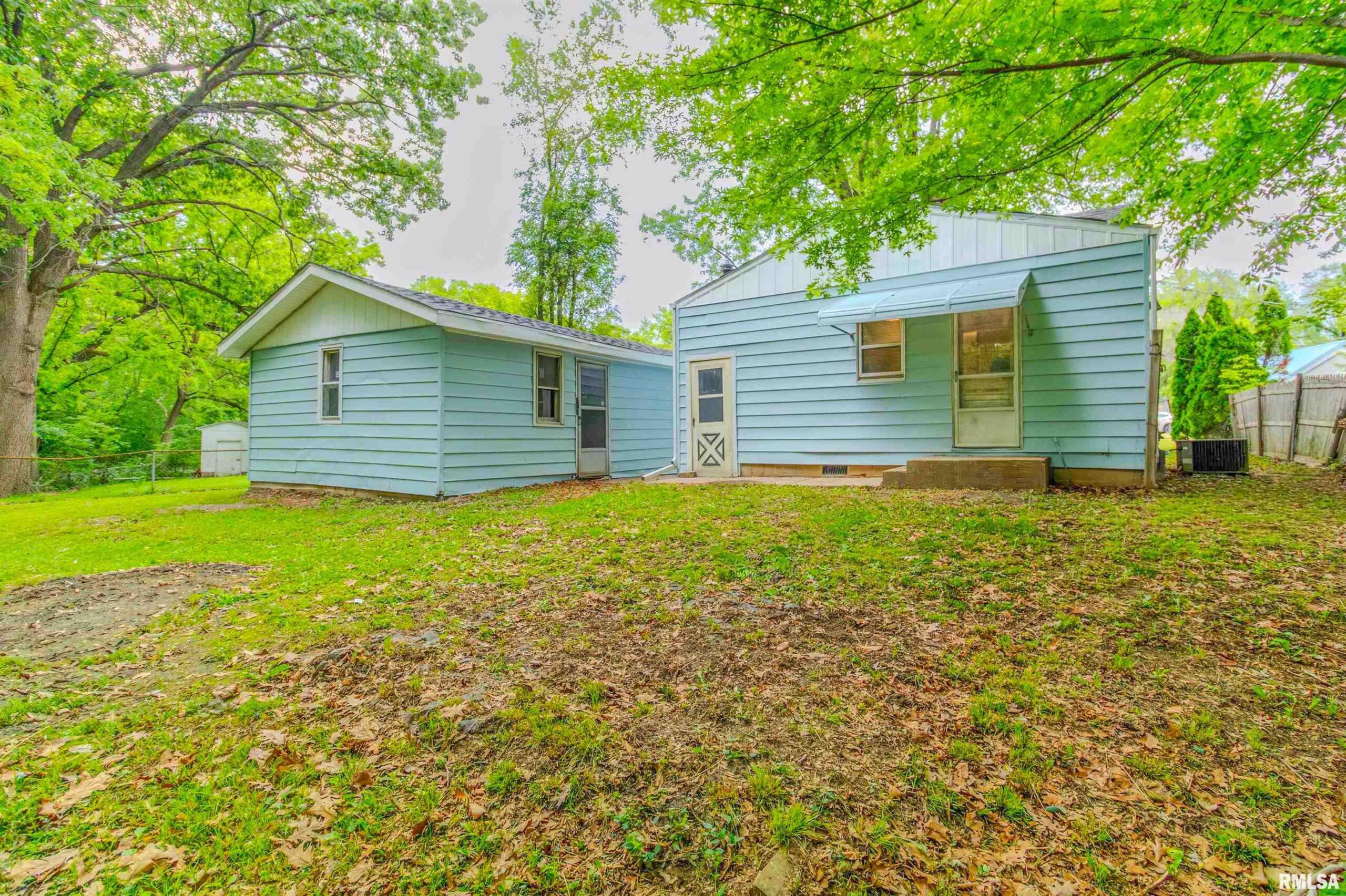 153 HOLLYWOOD Circle Creve Coeur IL