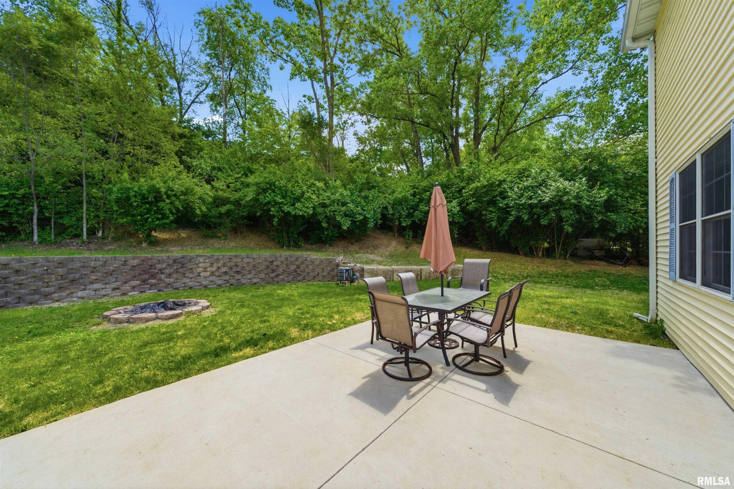 101 TULIP Drive Mackinaw IL