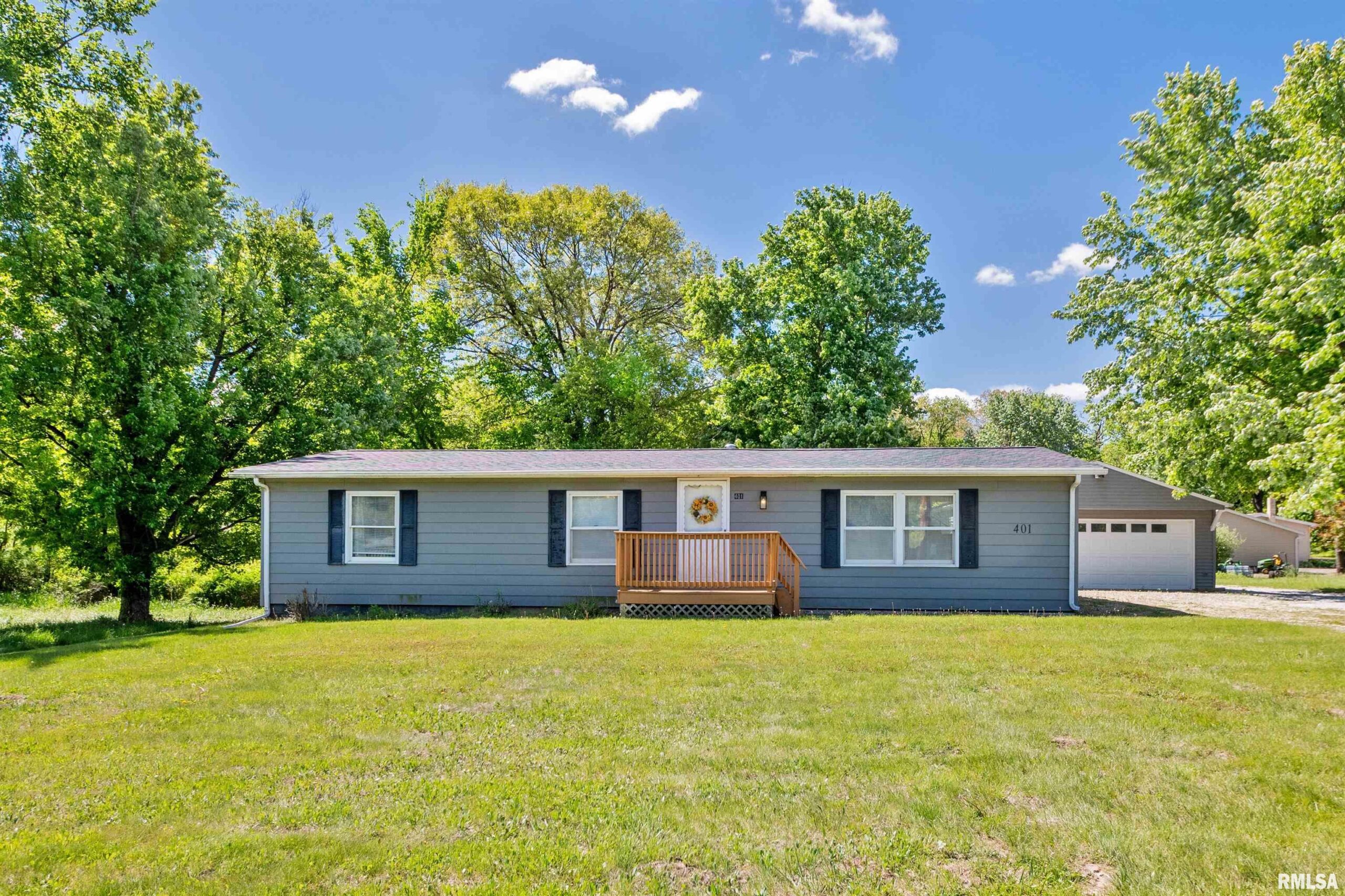 2401 SOUTH LAKEVIEW Road Dahinda IL