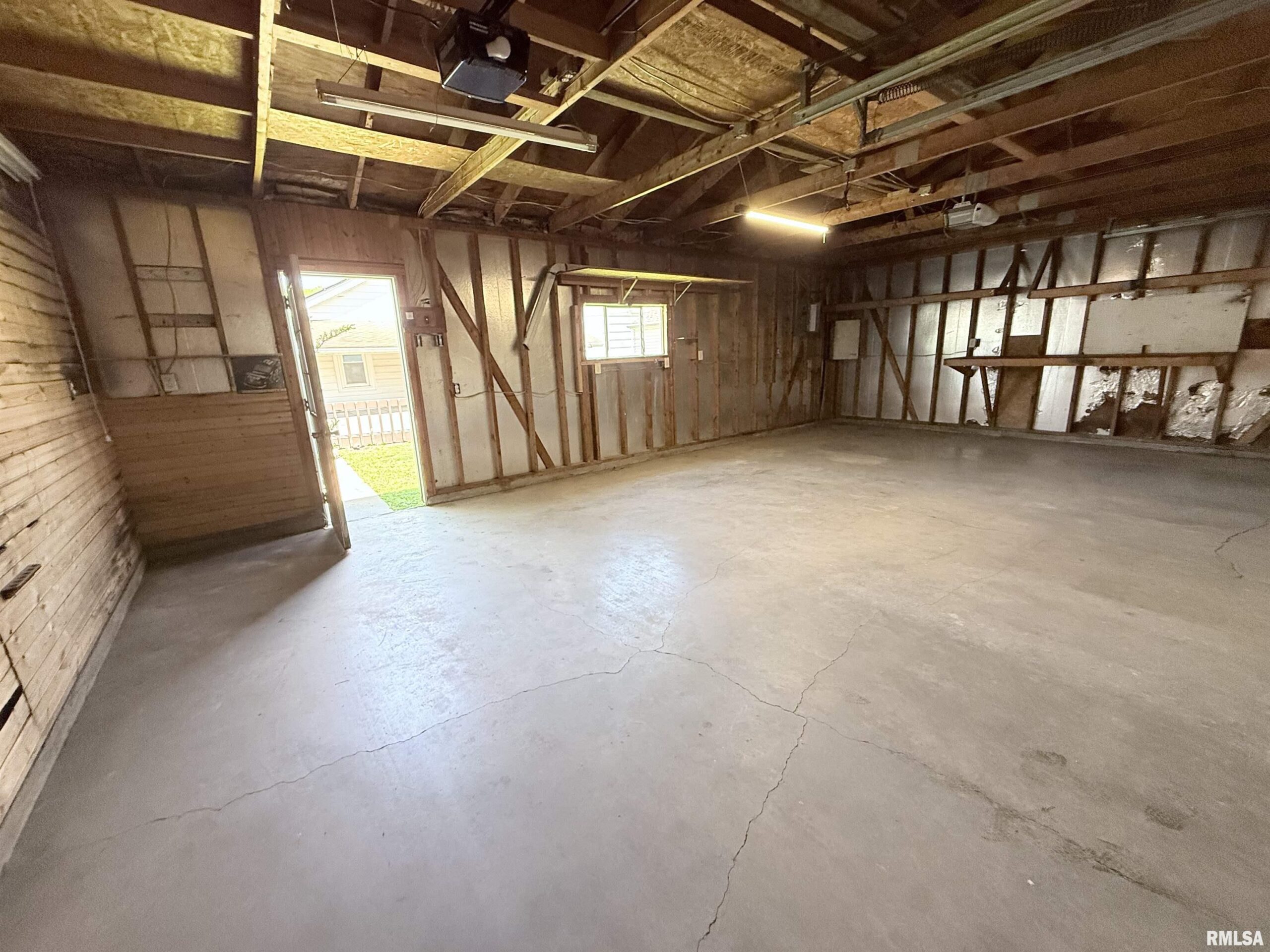 704 E ELM Street Taylorville IL