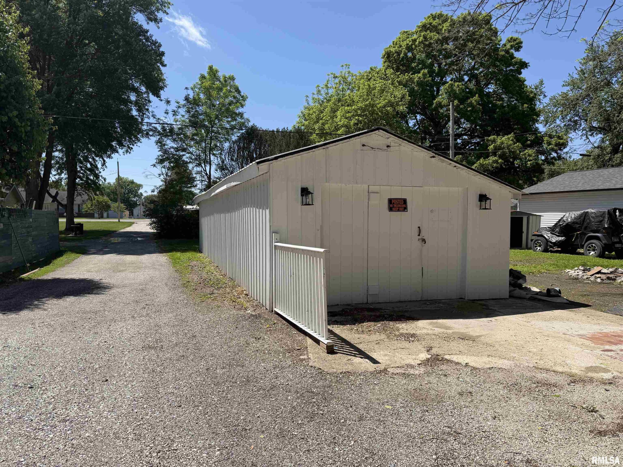 208 E Ebony Street Thayer IL