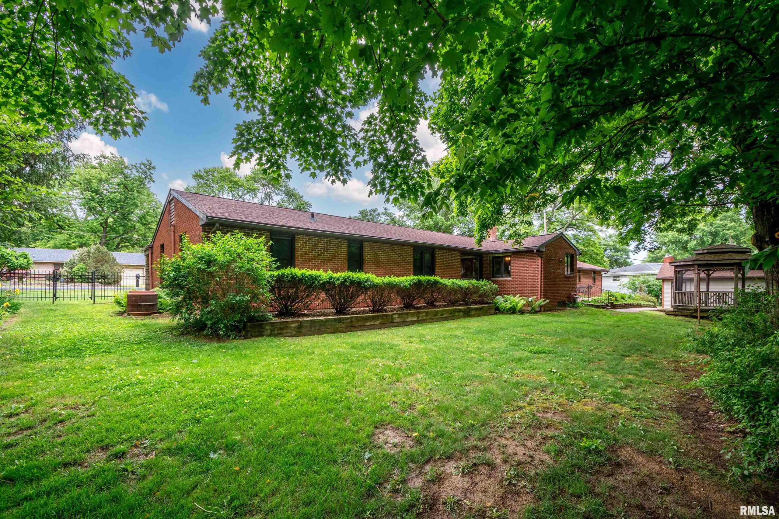 801 OAKWOOD Road East Peoria IL