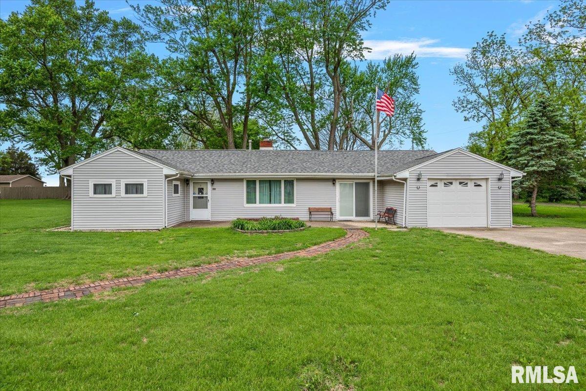 407 LEWIS Drive Dawson IL