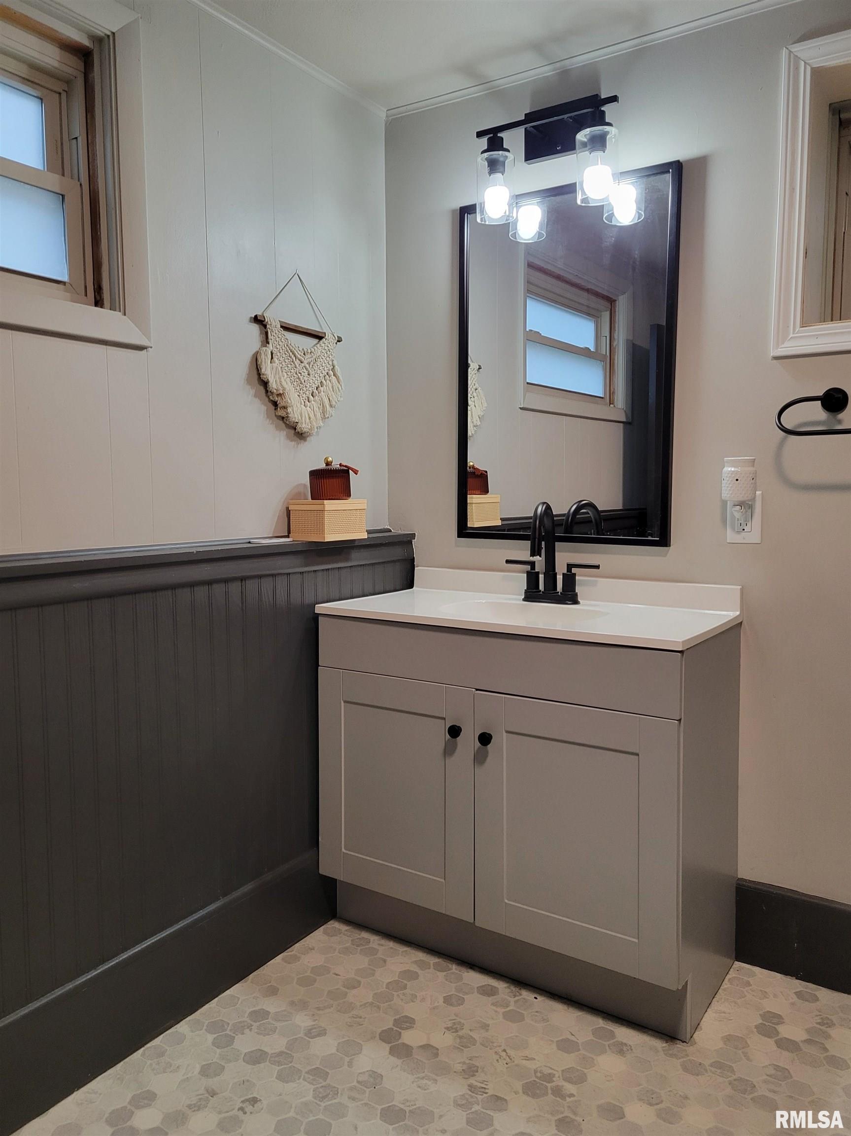 2217 CRESTVIEW Drive Pekin IL