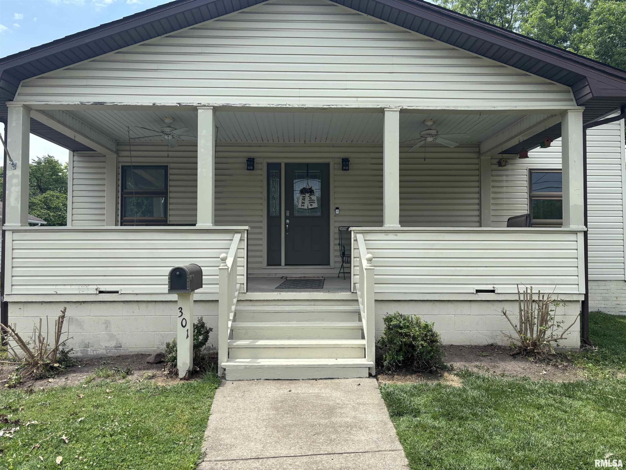 301 N VICTOR Street Christopher IL
