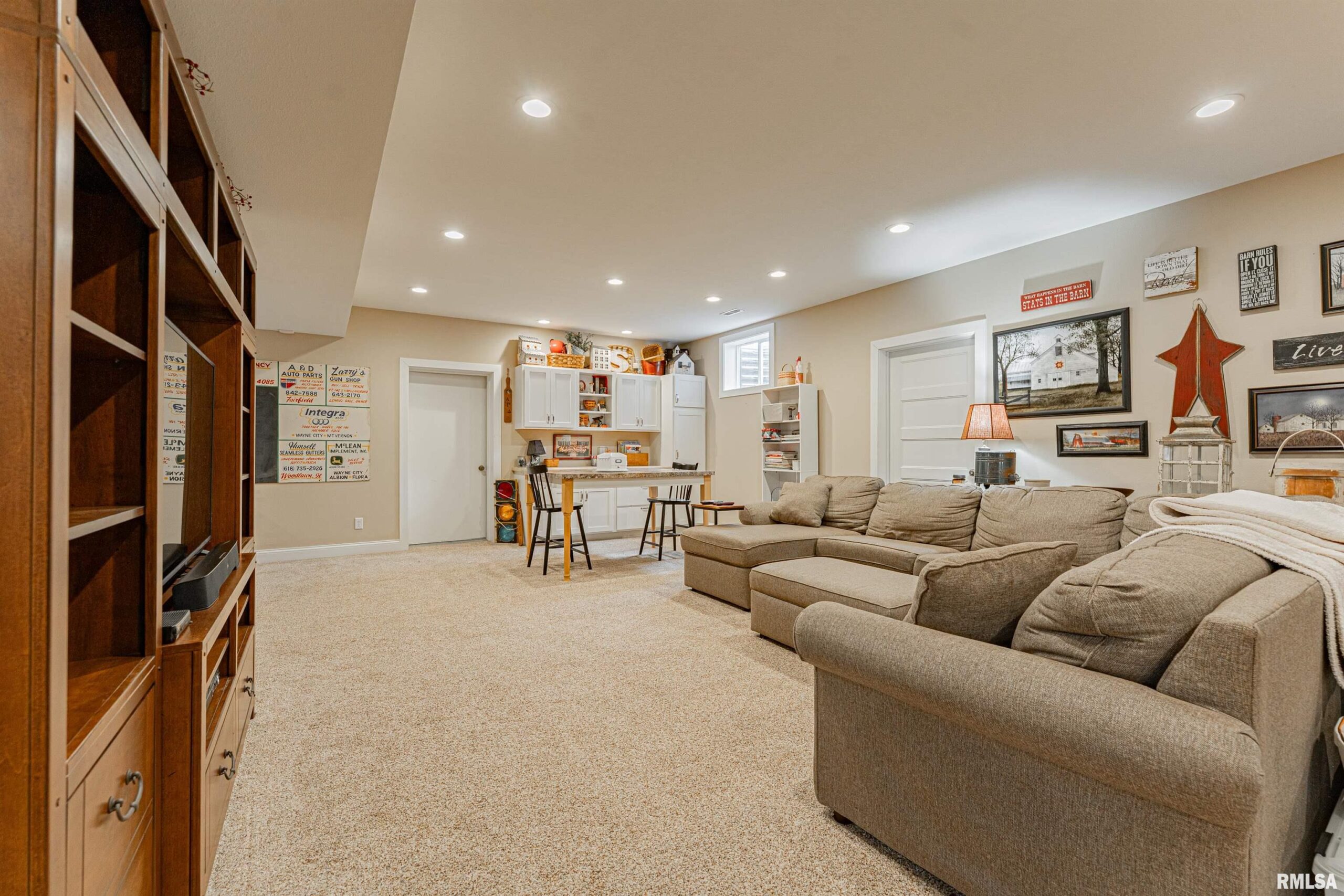 912 MAPLE GROVE Lane Williamsville IL