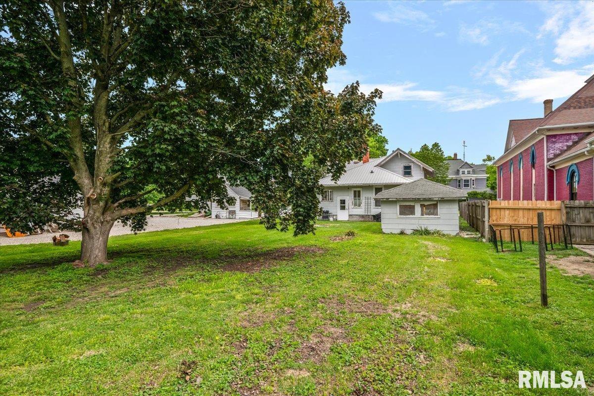 303 W 2ND Street Assumption IL