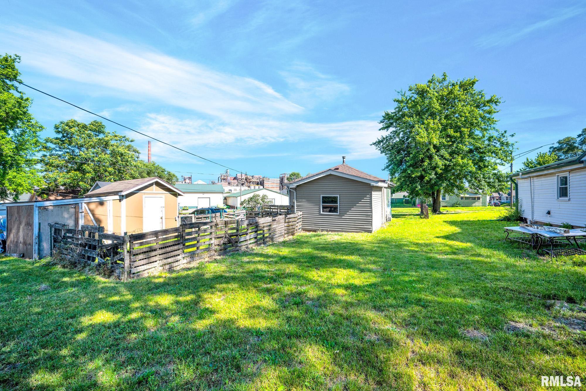 206 COOPER Street Pekin IL