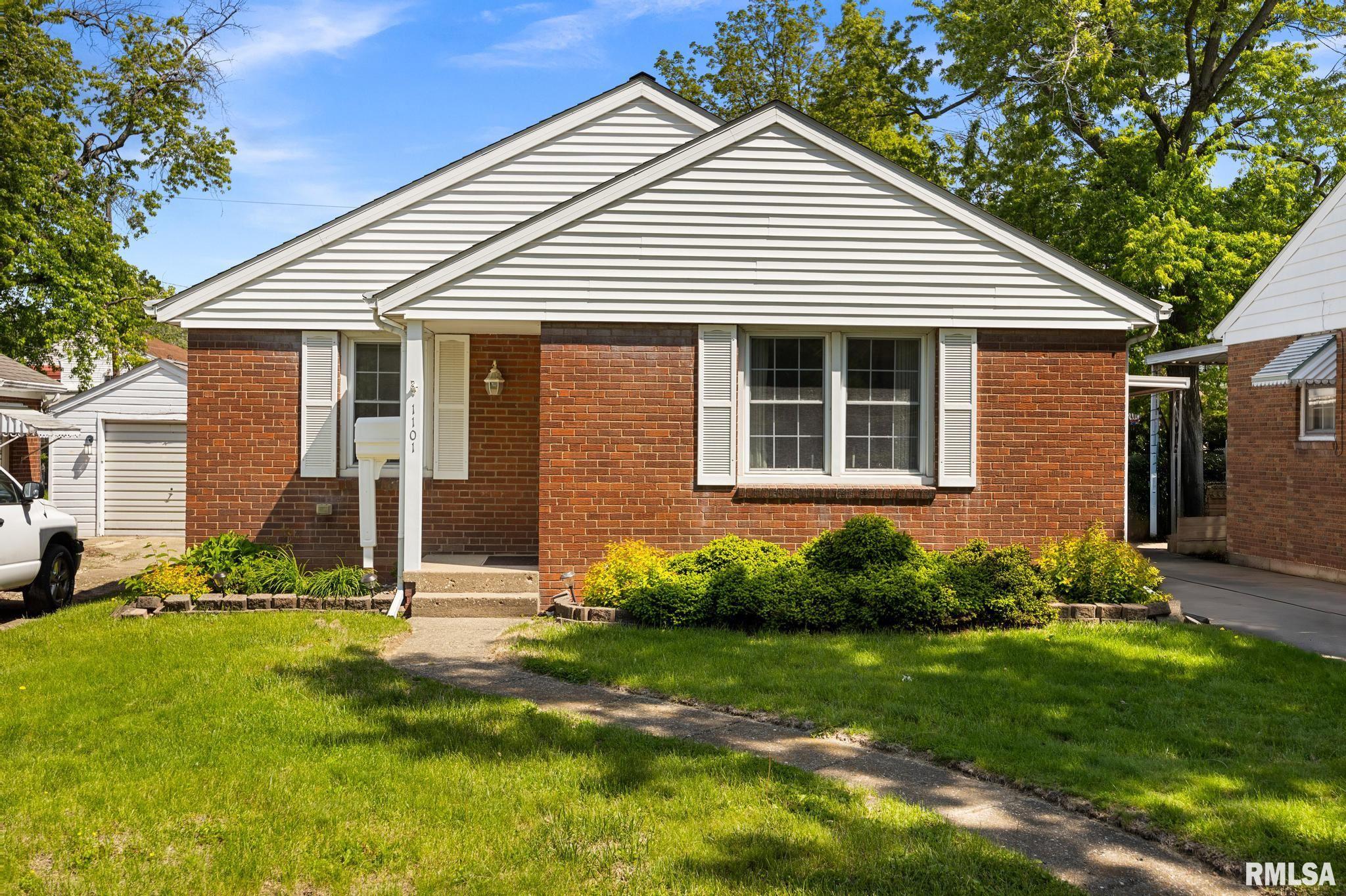 1101 E PARIS Avenue Peoria Heights IL